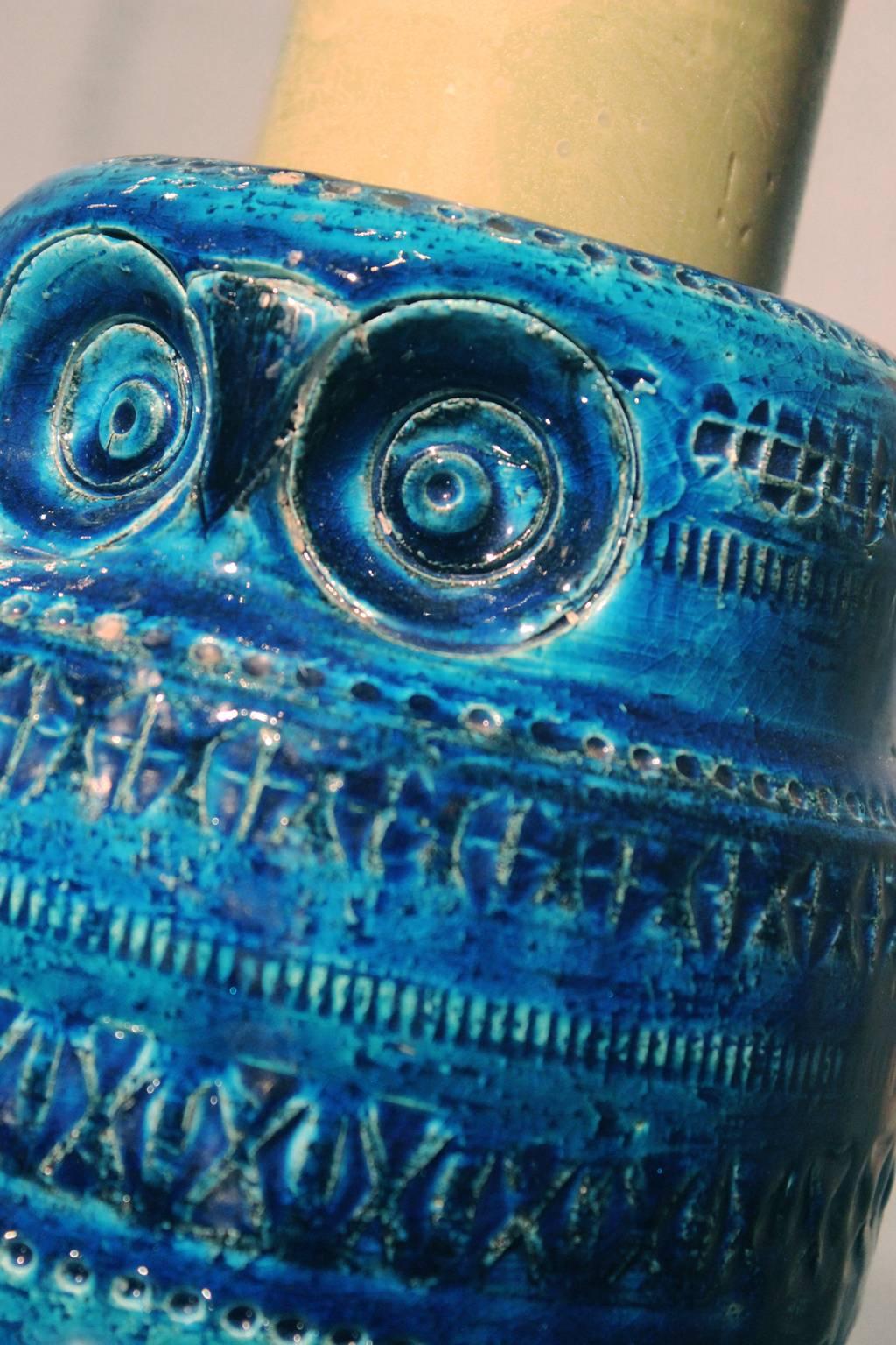 Iconic Mid-Century Modern Italian Bitossi pottery owl candleholder by Rosenthal Netter for Raymor. In Rimini blue and in very good vintage condition.

Owls are so hot right now just like in the 1960s when this guy was made! This owl pillar candle