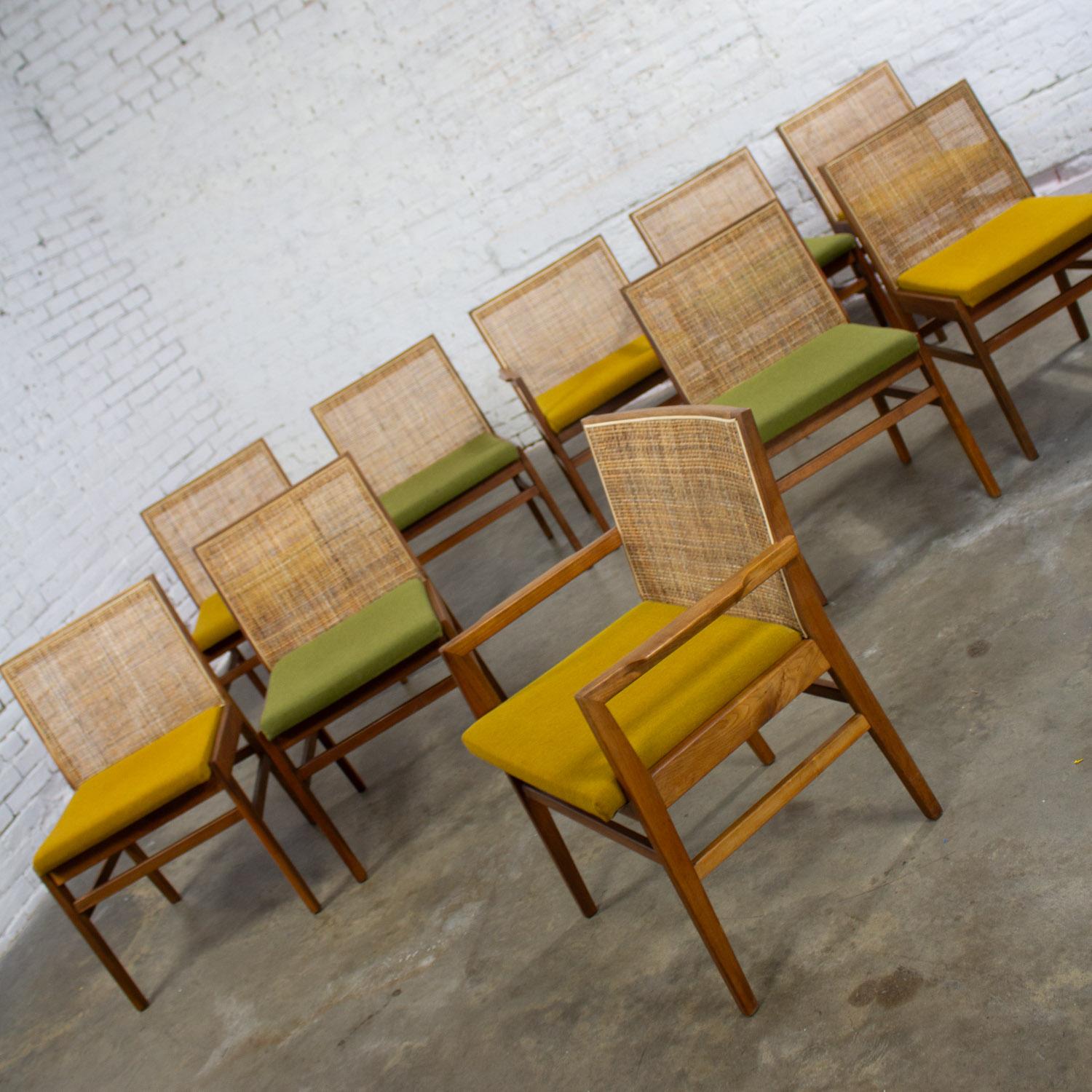 1960's MCM Hibriten Satz von 10 Nussbaum & Cane Esszimmerstühle 2 bewaffnet und 8 Seite im Zustand „Gut“ im Angebot in Topeka, KS