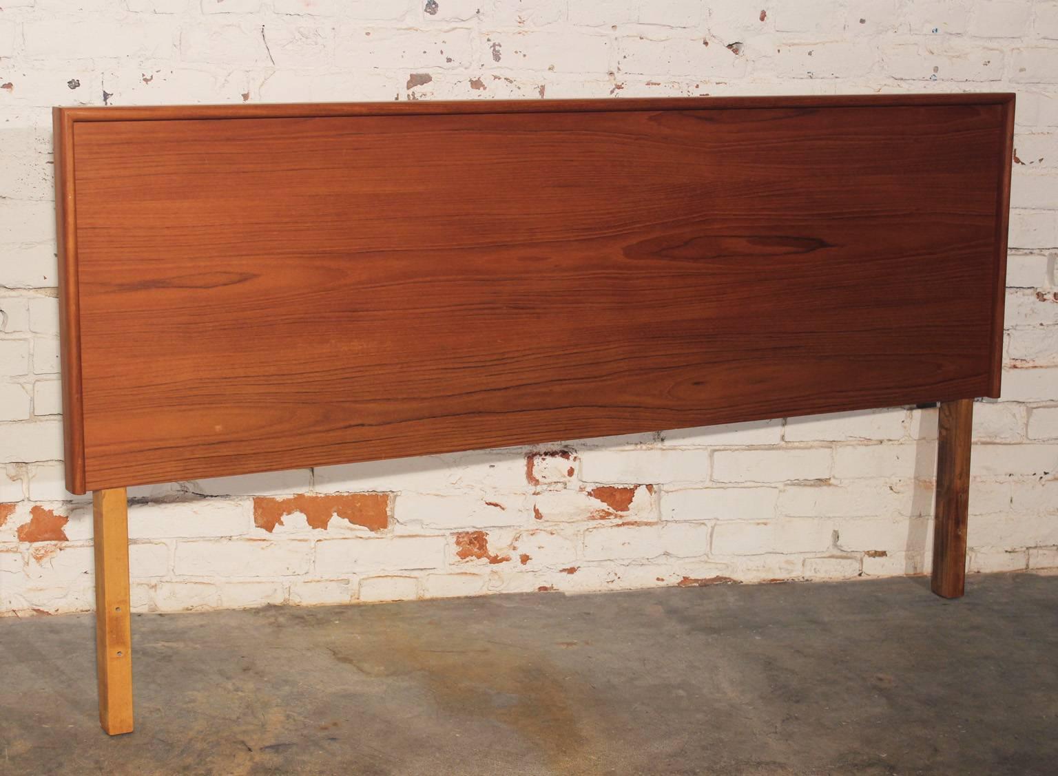Simple but elegant Danish modern teak queen-size headboard. This vintage headboard, most likely designed during the Mid-Century Modern era, is in wonderful condition with no visible stand-out flaws.

Elegantly simple. The first two words that come
