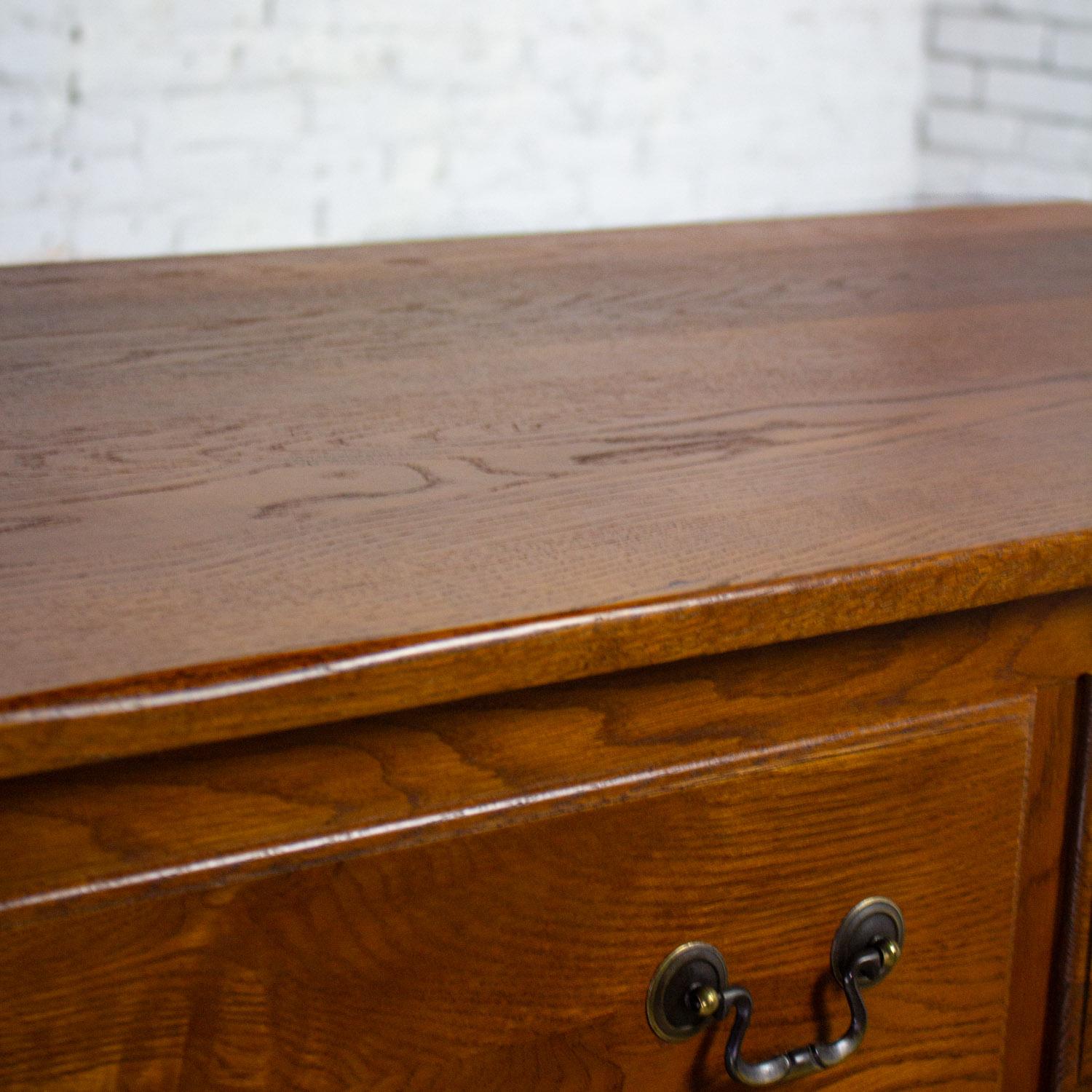 Georgian Style Oak Sideboard Chestnut Creek 100 Yr Anniversary Edition by Keller For Sale 3