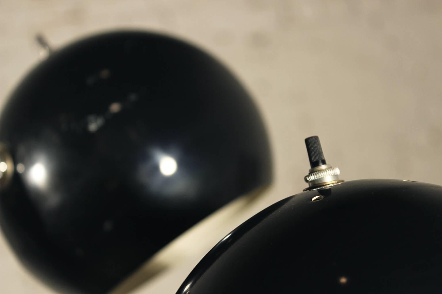 Robert Sonneman Style Triennale Orbiter Ball Floor Lamp in Black In Good Condition In Topeka, KS