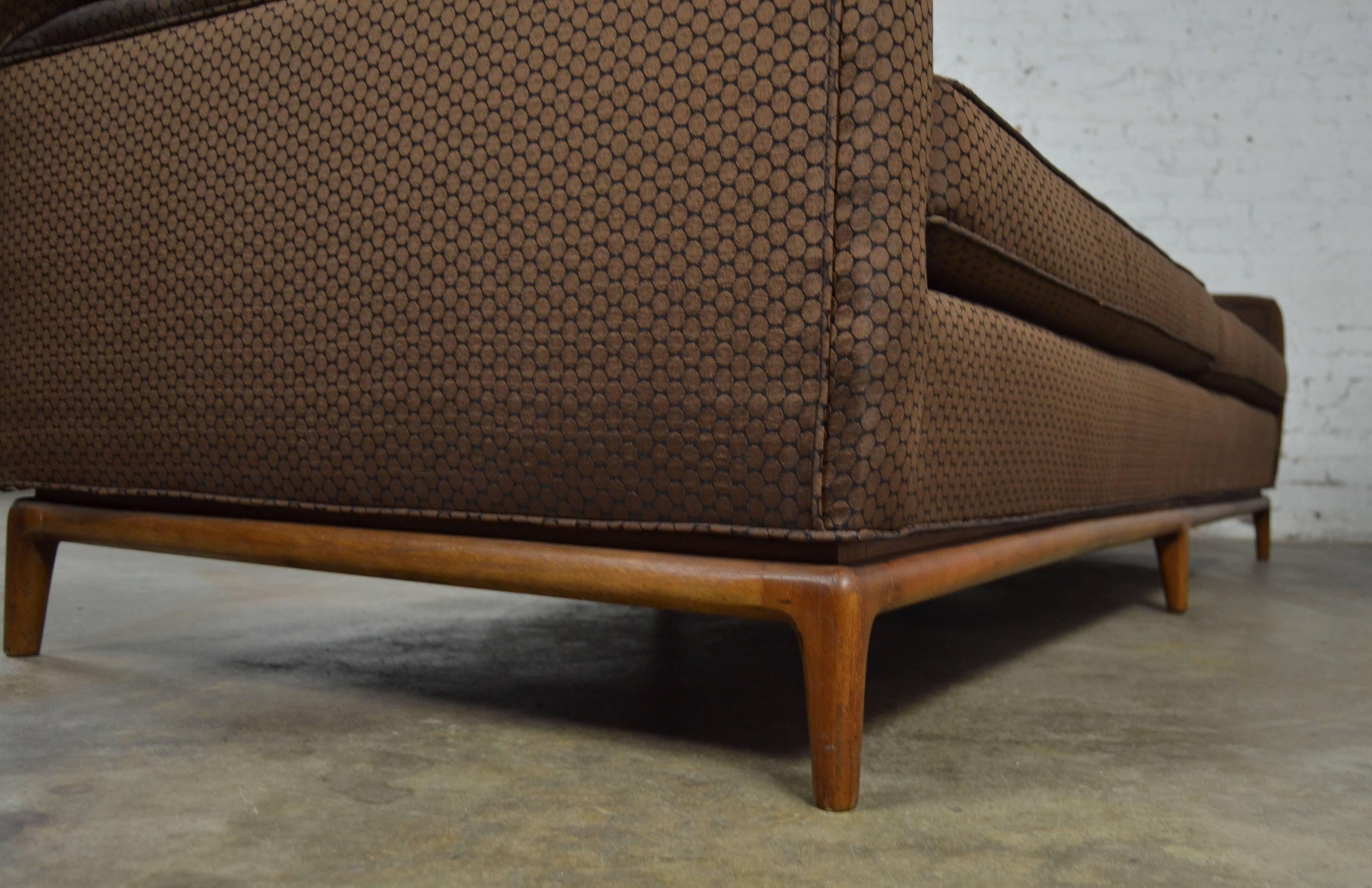 Vintage Mid Century Modern Tufted Tight Back Lawson Style Sofa on Walnut Base In Good Condition In Topeka, KS