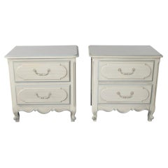 Tables de chevet de style provincial français, collection Margaux d'Henry Link, lot de deux