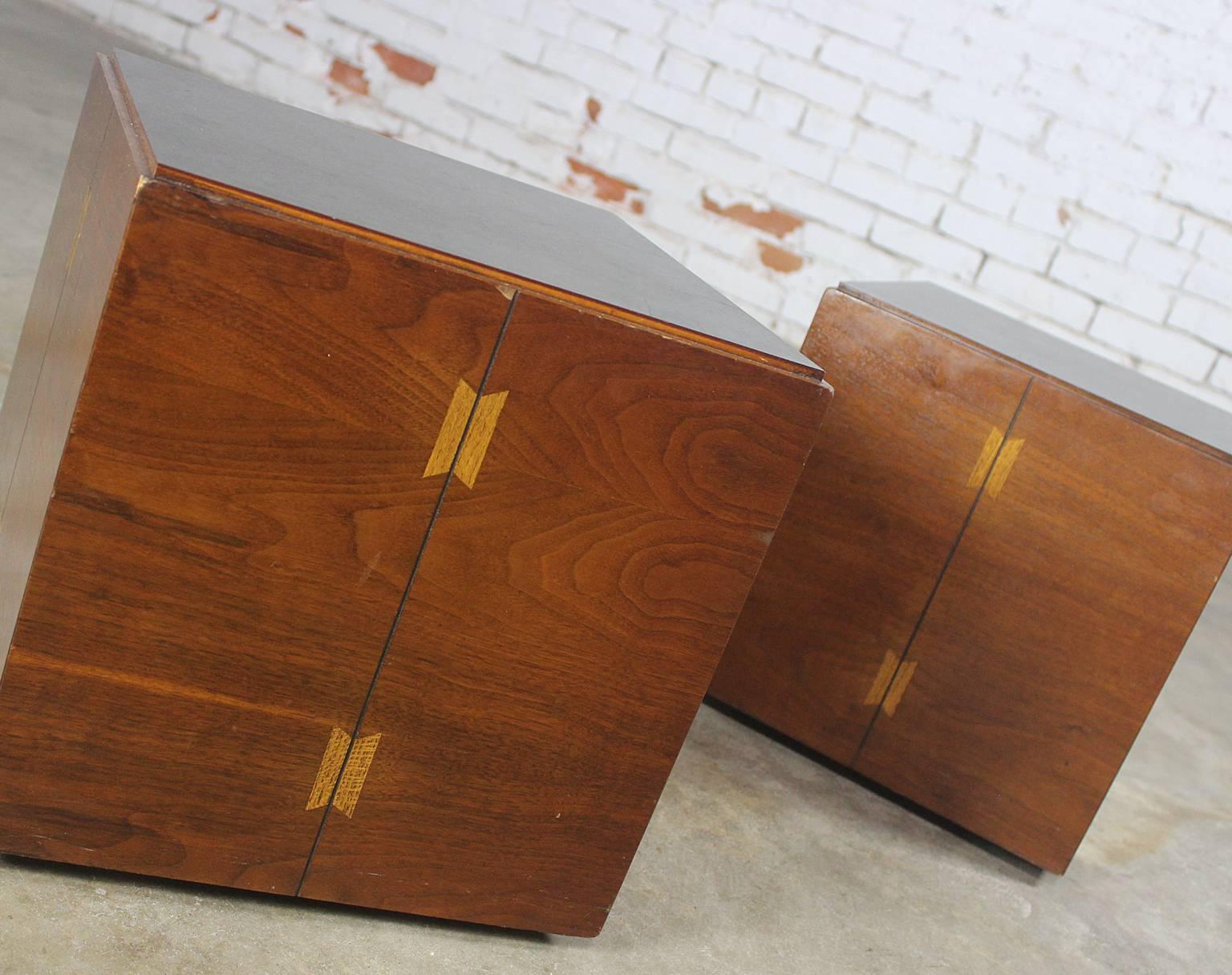 Mid-Century Modern Lane Rolling Cube Side Tables with Butterfly Joint Design 2