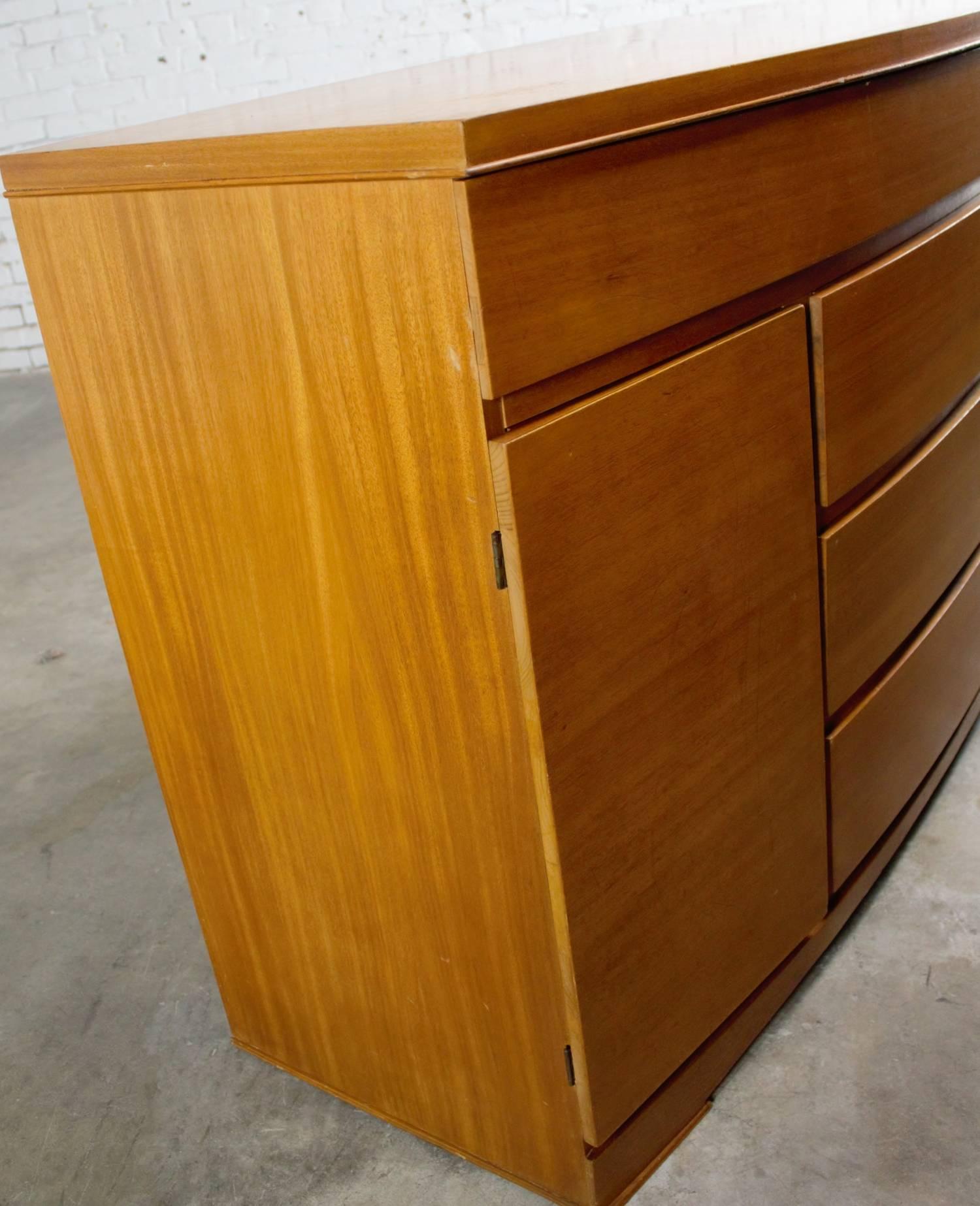 20th Century Vintage Mid-Century Modern Mahogany Bow Front Buffet Cabinet