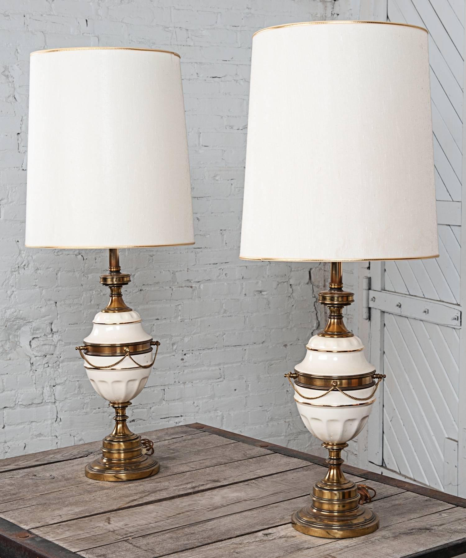 Elegant Vintage Gold Tone and White Ceramic Hollywood Regency Lamps 3