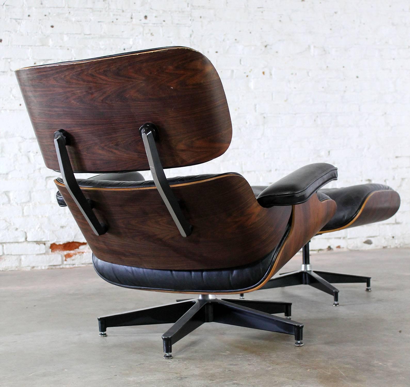 20th Century Vintage Herman Miller Eames Lounge Chair & Ottoman in Black Leather & Rosewood