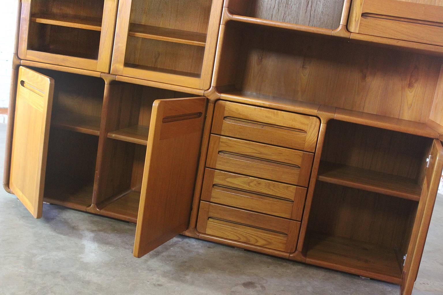 Vintage Teak Scandinavian Modern Dyrlund-Style Wall Unit Bookcase Storage In Good Condition In Topeka, KS
