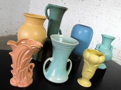 Vintage Collection de sept vases en poterie du milieu du siècle:: de différents fabricants