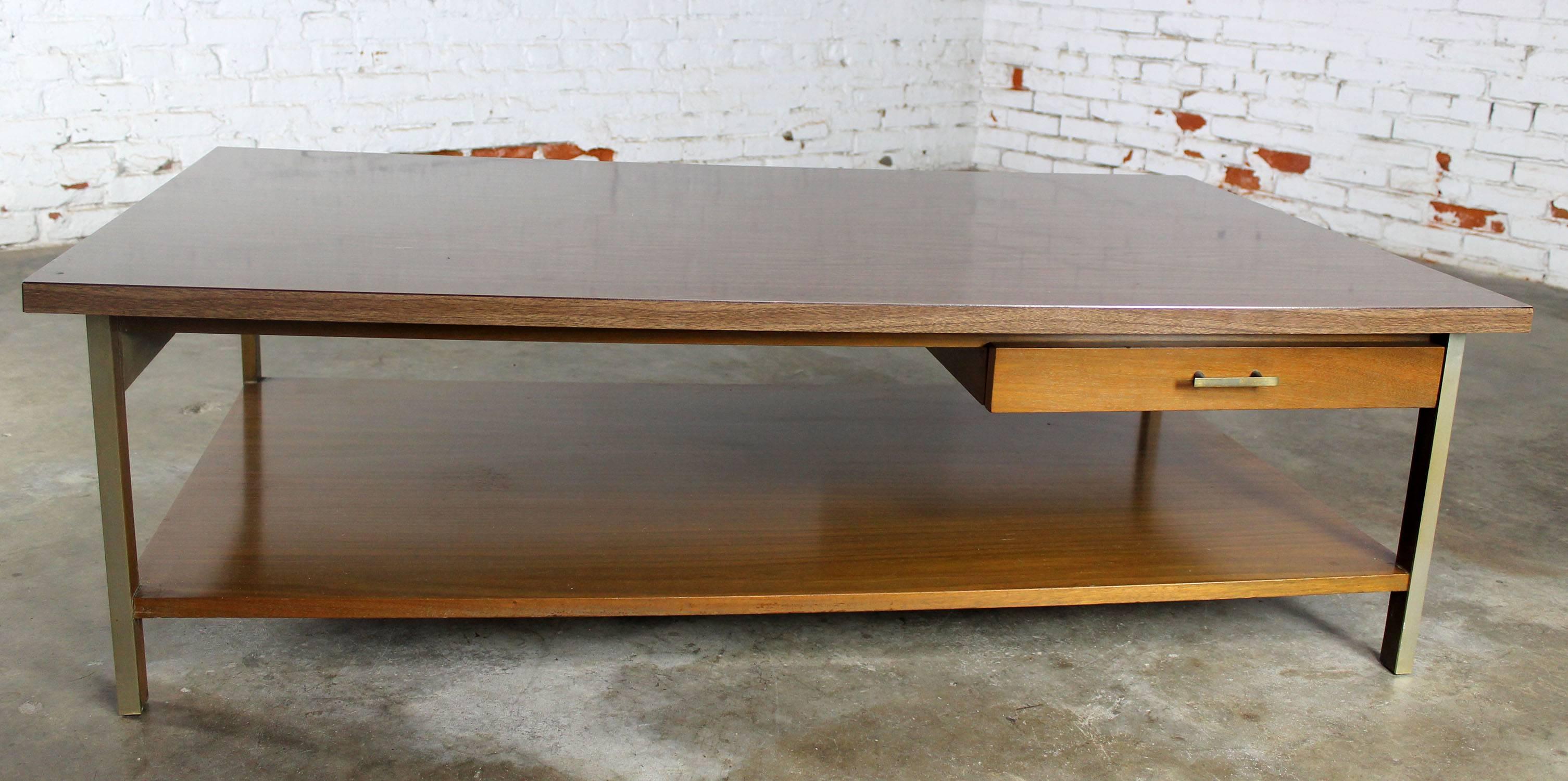 Wonderful iconic linear group coffee table by Paul McCobb for Calvin. Walnut, laminate and aluminium. In great vintage condition.

Wonderful coffee table by Paul McCobb from his linear group by Calvin. This icon of Mid-Century design is not only