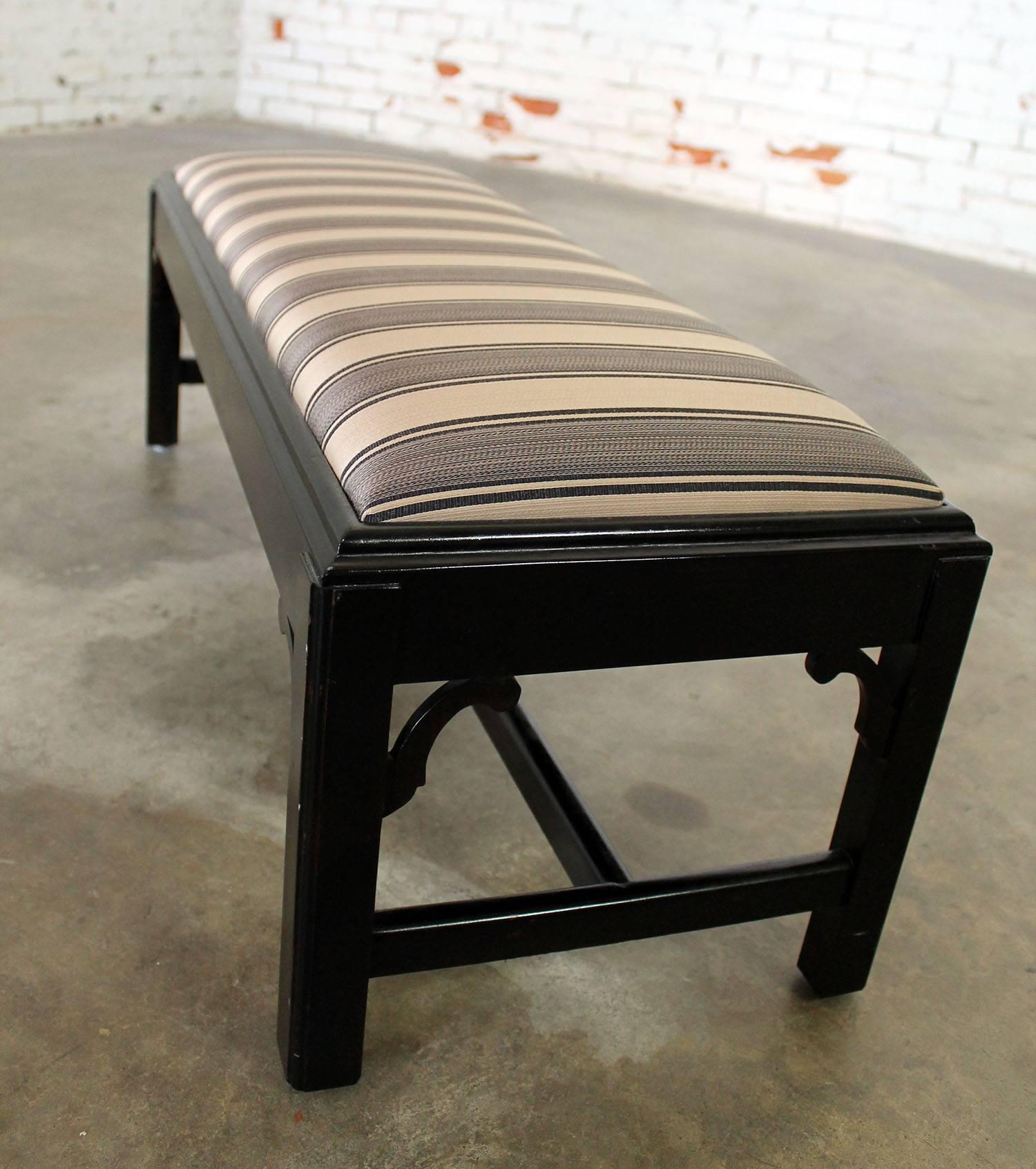 20th Century Vintage Black Chinese Chippendale-Style Bench with Black and Gold Upholstery