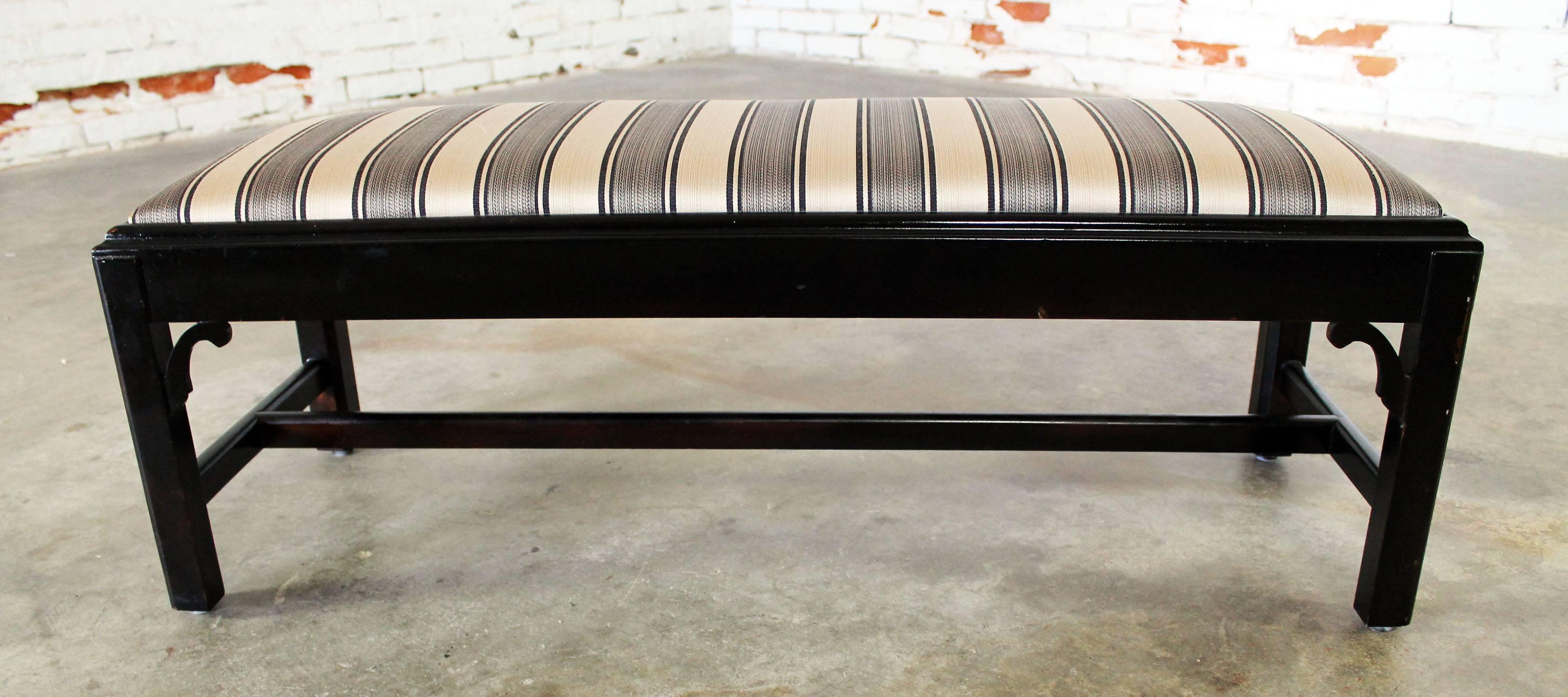 Vintage Black Chinese Chippendale-Style Bench with Black and Gold Upholstery 4