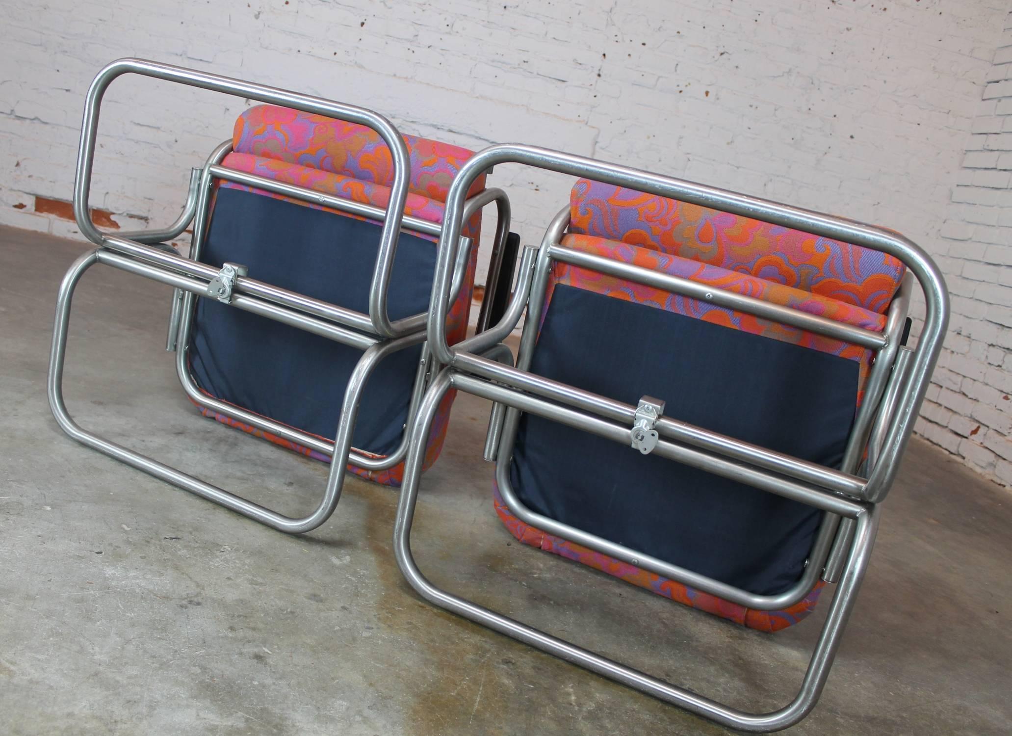Vintage Mid-Century Modern Pullman Train Car Folding Lounge Chairs a Pair In Good Condition In Topeka, KS