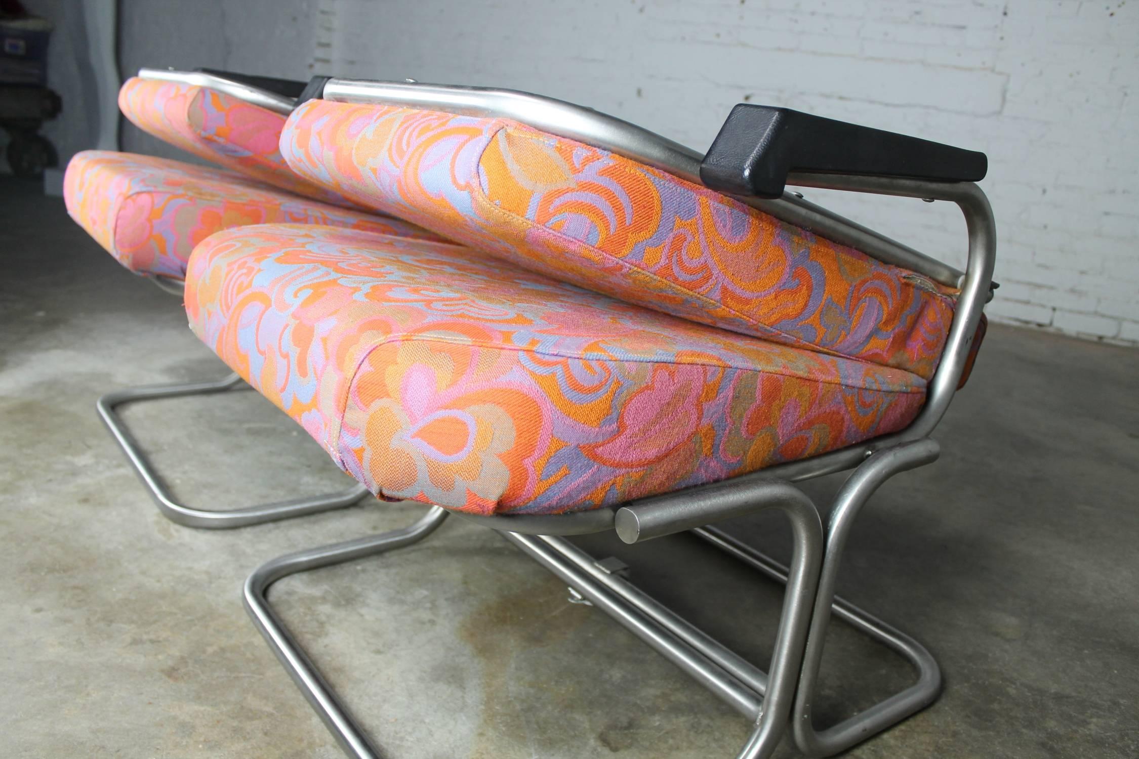 Vintage Mid-Century Modern Pullman Train Car Folding Lounge Chairs ein Paar (Stoff)