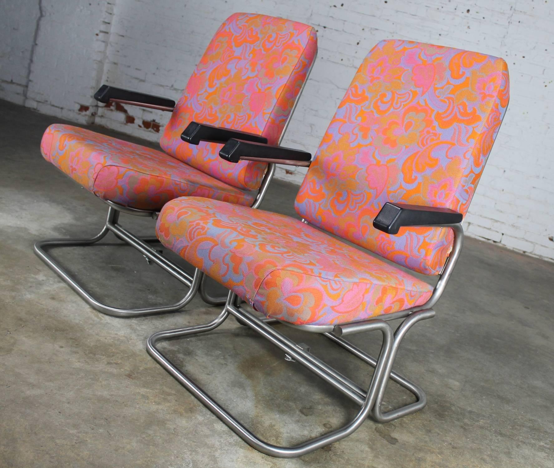 Vintage Mid-Century Modern Pullman Train Car Folding Lounge Chairs ein Paar (Moderne der Mitte des Jahrhunderts)