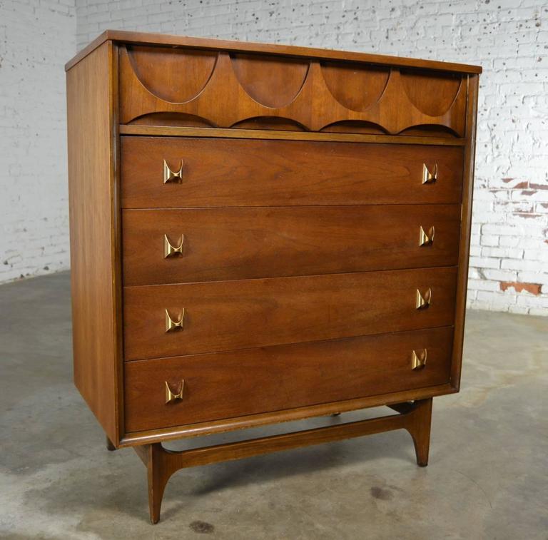 MidCentury Modern Broyhill Brasilia 613040 Chest of Drawers at 1stDibs