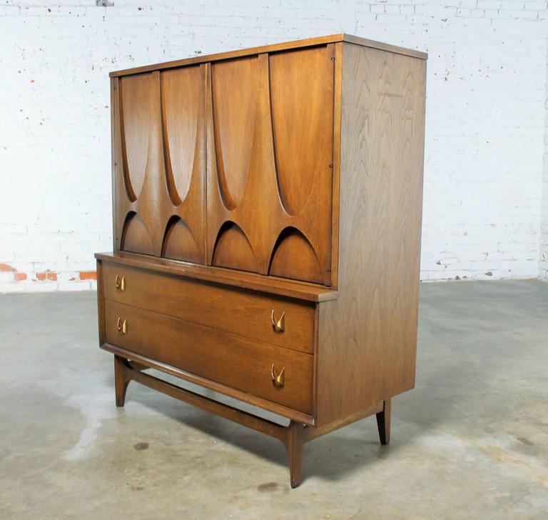 MidCentury Modern Broyhill Brasilia 613041 Door Chest, Gentleman’s