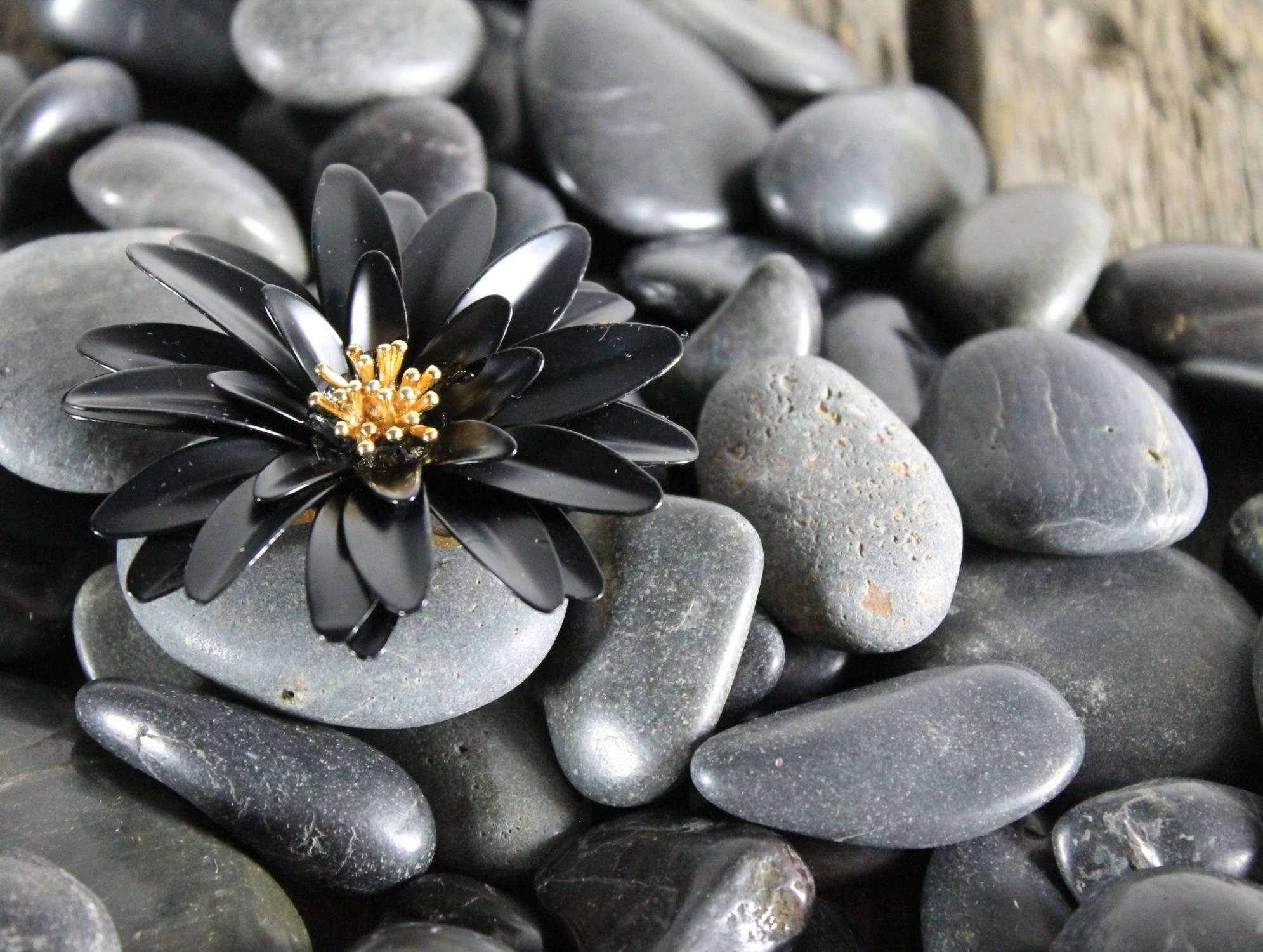 Vintage Trio 1960s Black White Orange Enamel Flower Brooches One Crown Trifari In Good Condition For Sale In Topeka, KS