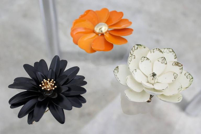 Vintage Trio 1960s Black White Orange Enamel Flower Brooches One Crown Trifari For Sale 4