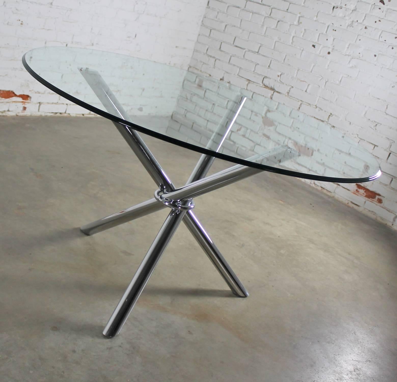 Fabulous Mid-Century Modern style jacks-like chrome tubular tripod based glass top round table in the manner of Milo Baughman. This table comes with a 48-inch round ½” thick glass top with an ogee edge. Both base and glass are in almost new