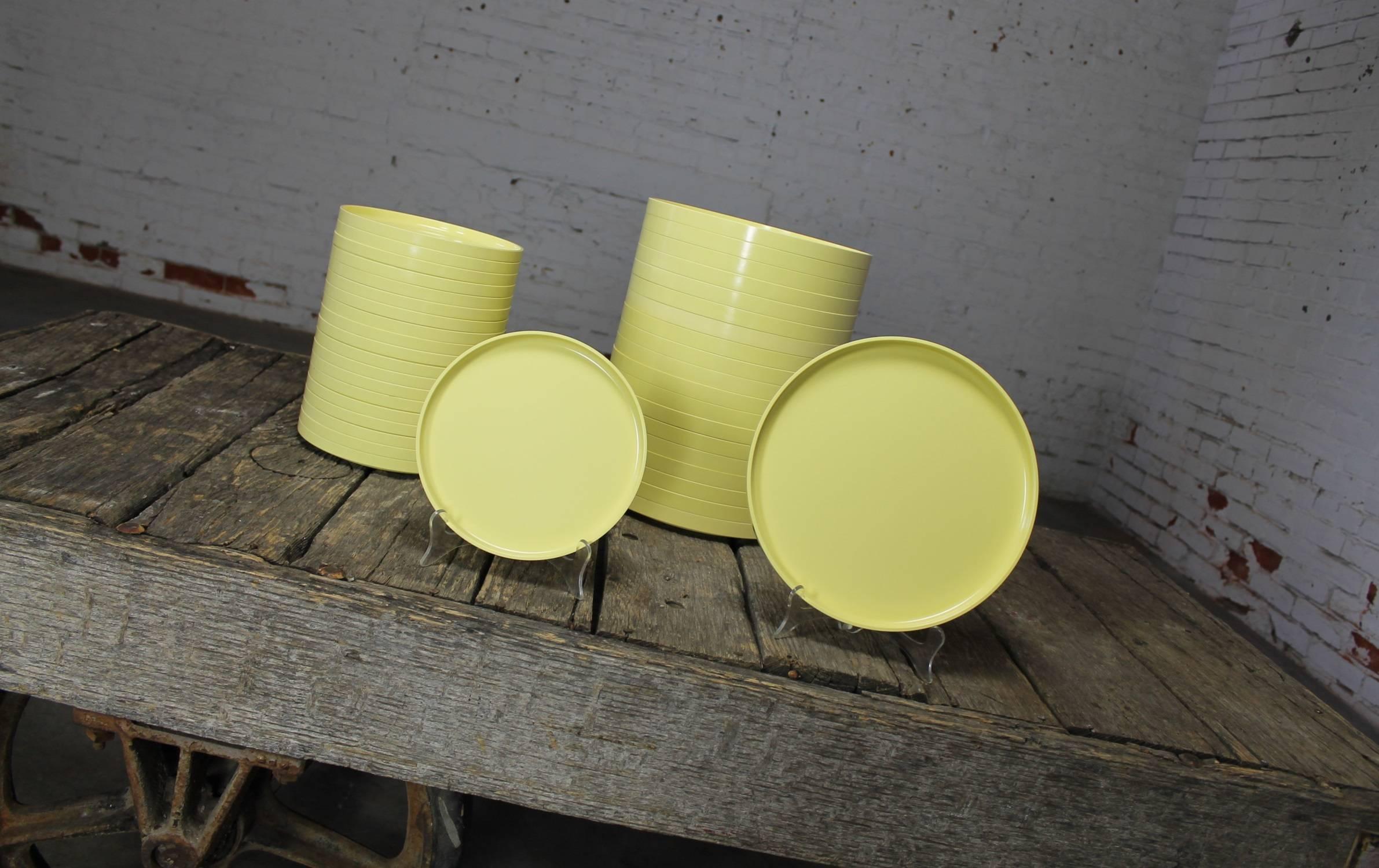 Massimo Vignelli Heller Dinnerware 20 Large Plates and 20 Small Plates Yellow 1