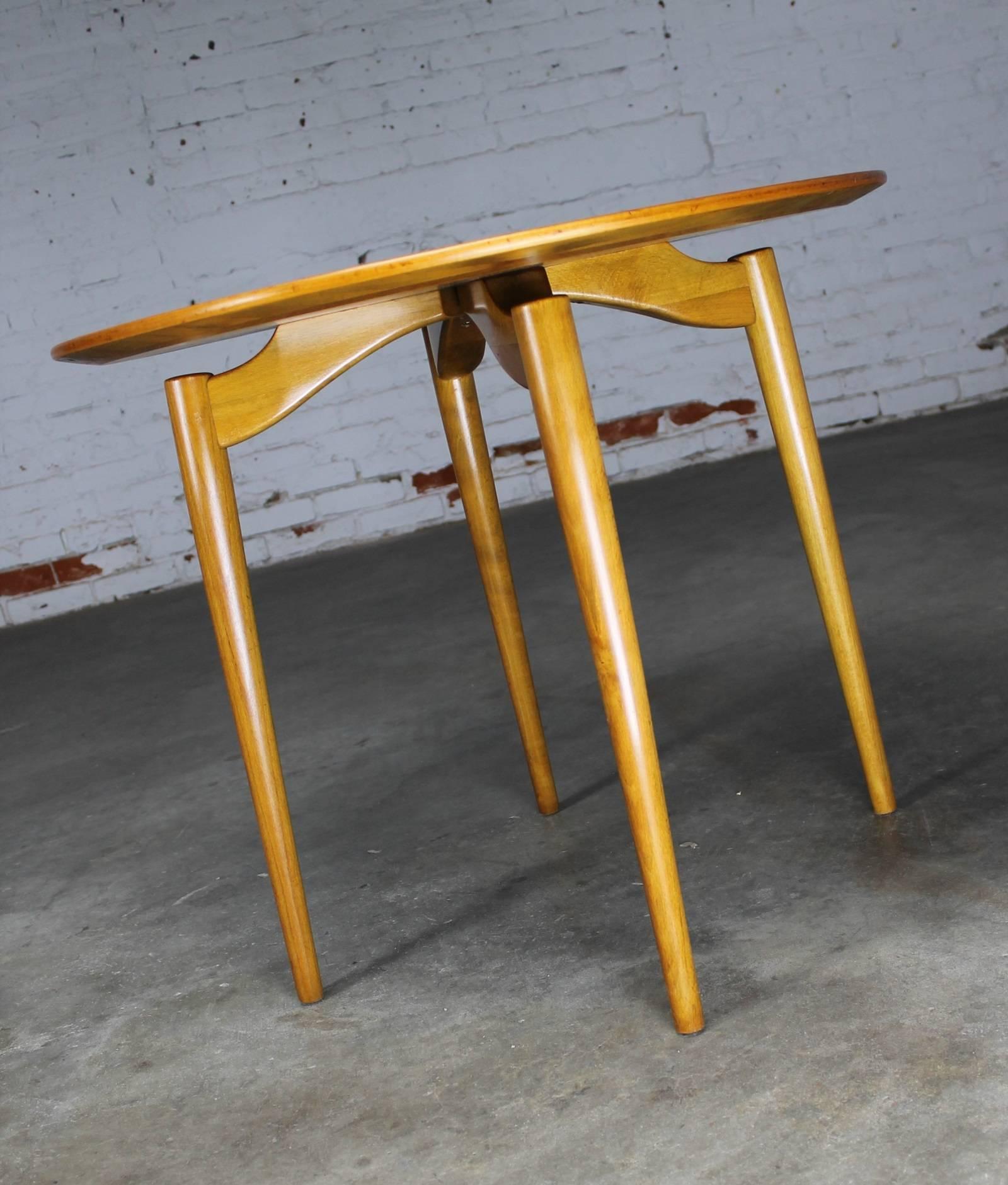 Simple yet striking vintage Mid-Century Danish Modern round teak side table attributed to Grete Jalk and produced by P. Jeppesen Mobelfabrik A/S. In fabulous vintage condition and circa 1960.

This incredible and unusual round side table is