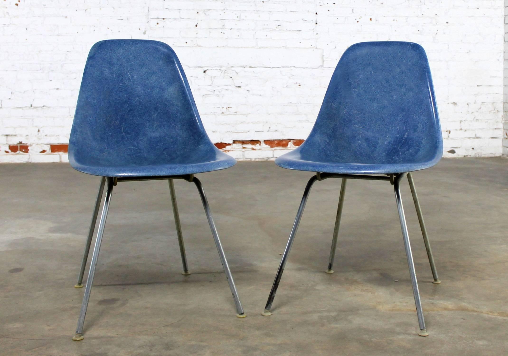 Great pair of DSX molded fiberglass side chairs by Chares and Ray Eames for Herman Miller with H base in royal blue, circa 1964. Mid-Century Modern and in wonderful vintage condition.

This is a fantastic iconic pair of chairs designed by Charles