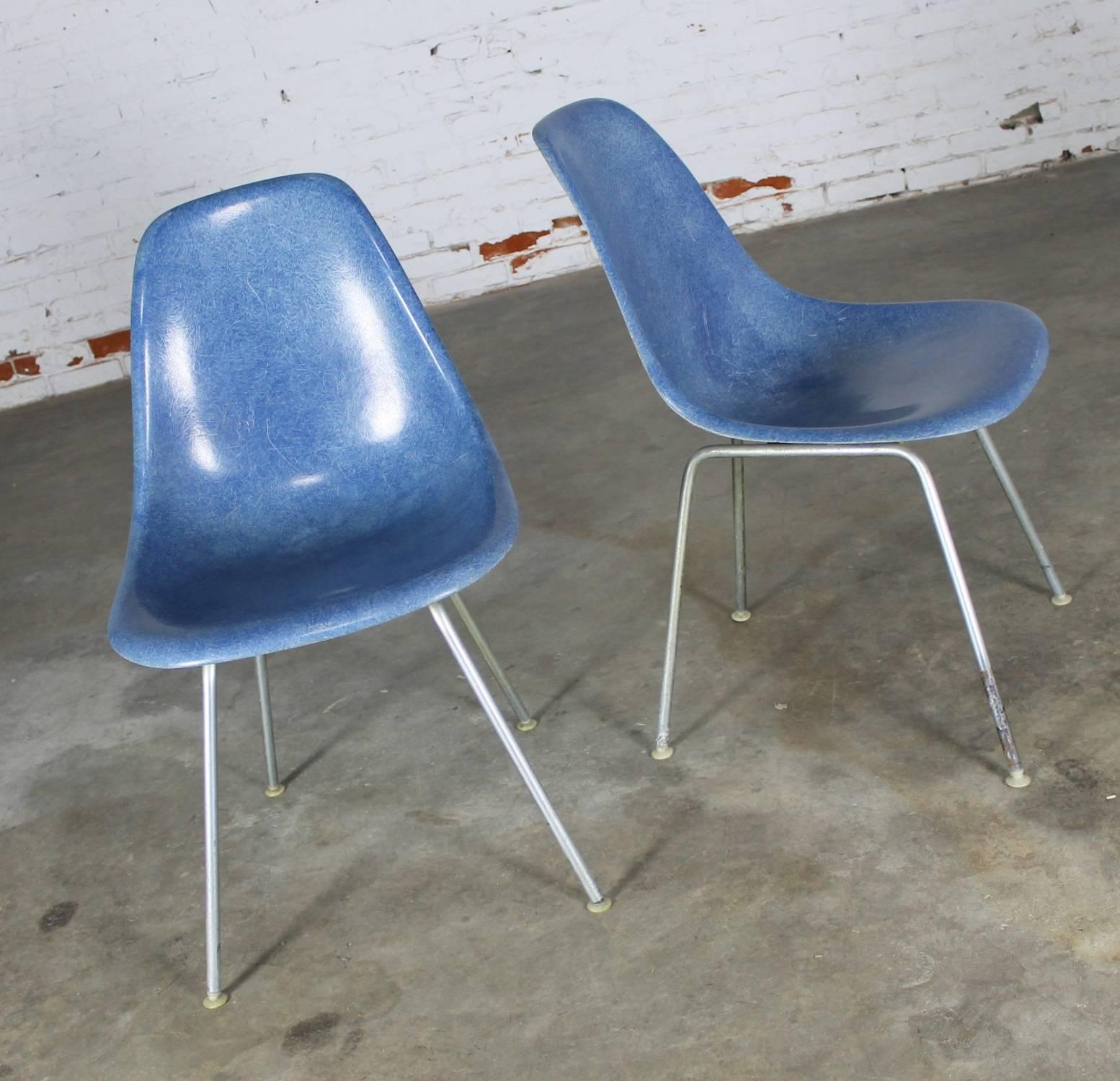 Mid-Century Modern Vintage Pair of Herman Miller Eames Molded Fiberglass DSX Side Chairs