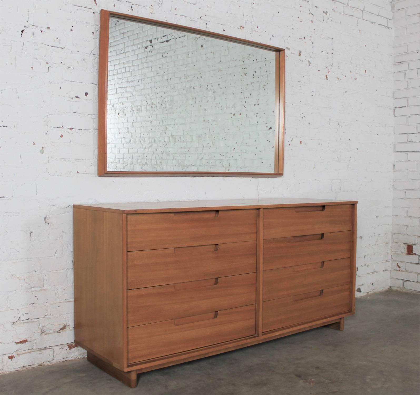 Handsome nine-drawer Mid-Century Modern dresser by Milo Baughman from Today’s Living line for Drexel. circa 1952 and in wonderful vintage condition.

This is a fabulous dresser and mirror from Drexel’s “Today’s Living” collection which debuted in