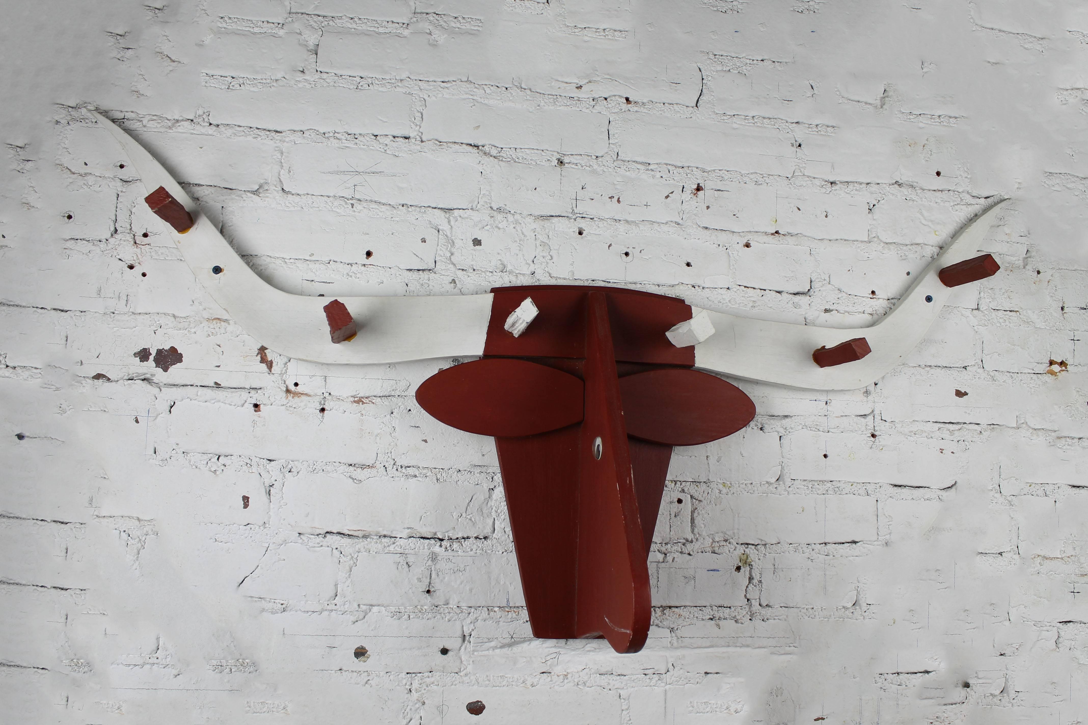 Folkart Longhorn Steer Head Coat Rack Red and White Vintage Fun In Distressed Condition For Sale In Topeka, KS