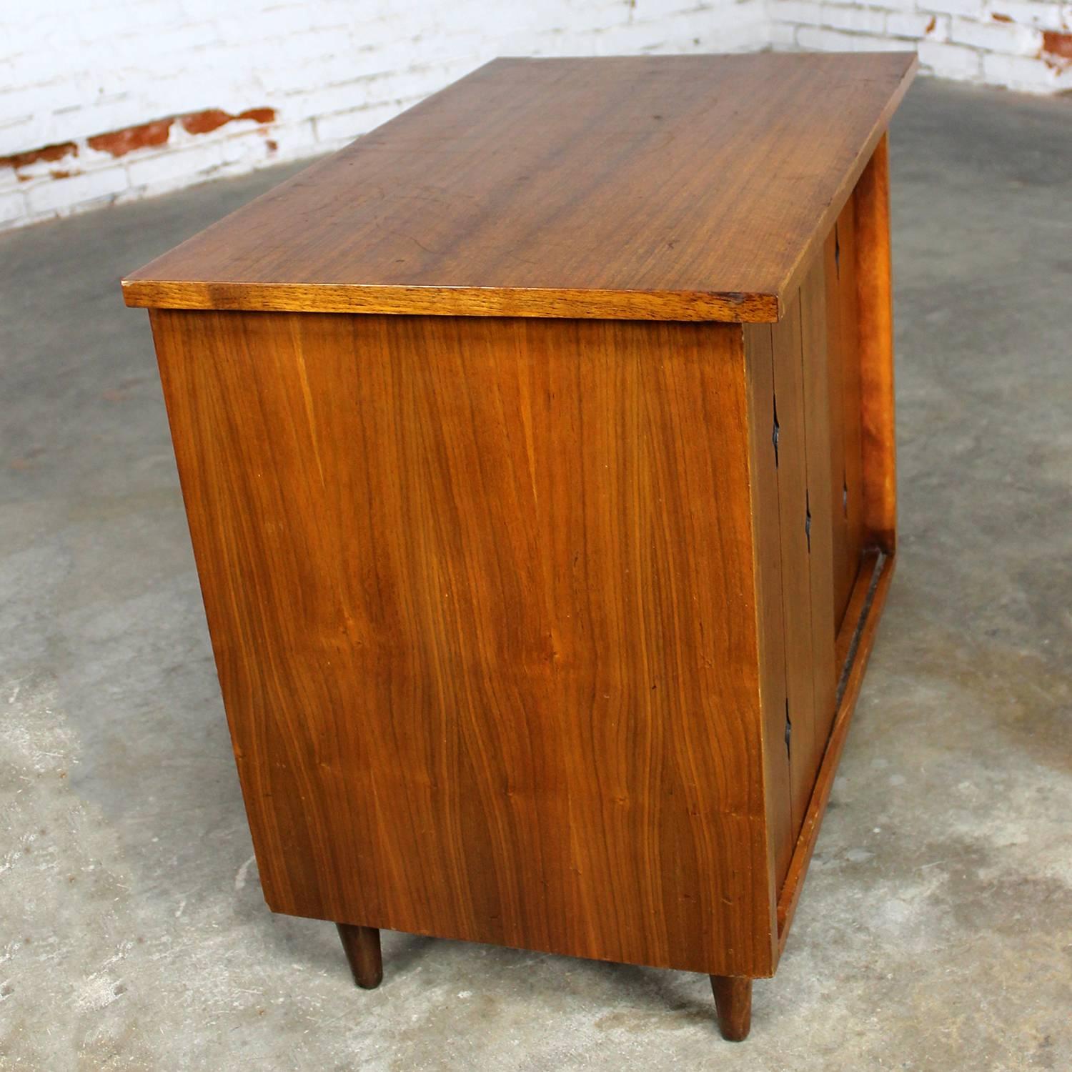 Awesome Mid-Century Modern LP record storage cabinet in walnut with sliding bypass doors. In wonderful vintage condition, circa 1960.

LP’s are back and we know you need this handsome Mid-Century Modern record storage cabinet for your collection.