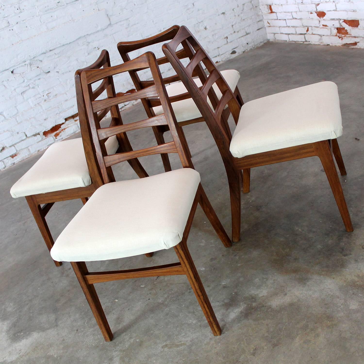 Gorgeous set of four Mid-Century Modern or Scandinavian / Danish modern ladderback rosewood dining chairs. These are in wonderful vintage condition with white muslin on the seats awaiting your upholstery, circa 1959.

Small in stature but large in