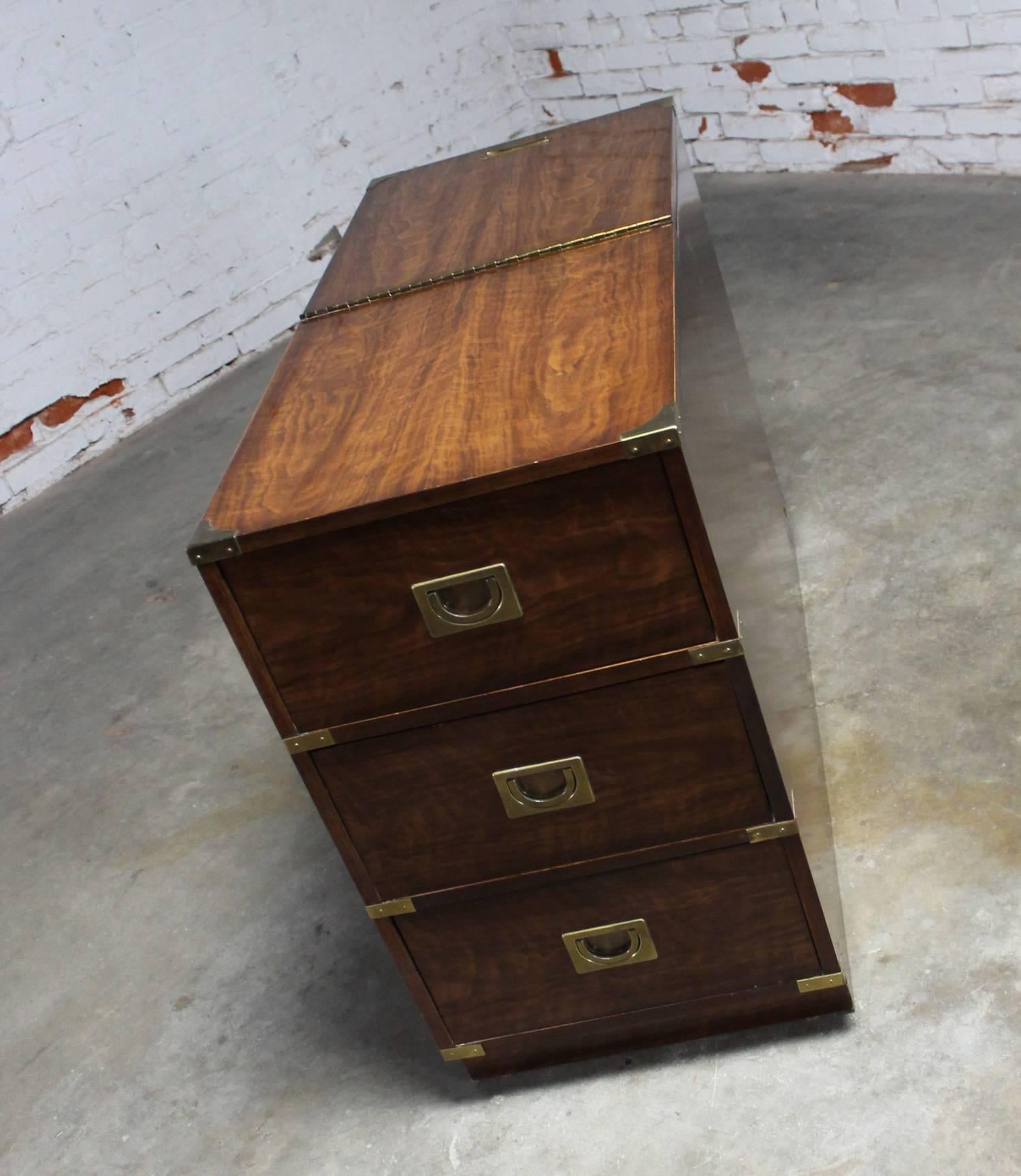 Campaign Style Chest Type Drexel Dry Bar Vintage, Mid-Century In Good Condition In Topeka, KS