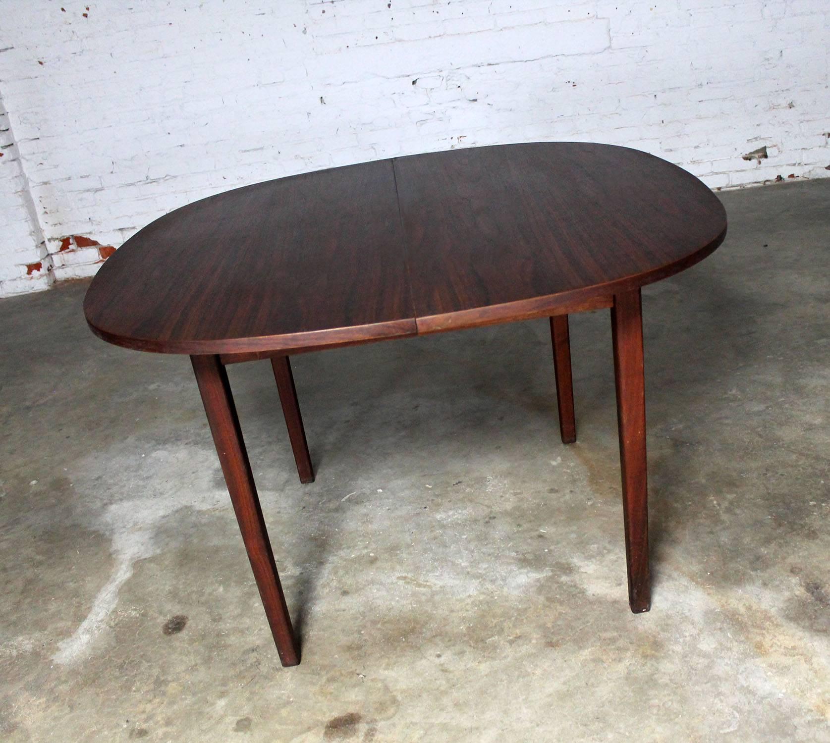 Rosewood Squircle to Oval Shaped Expanding Dining Table, Mid-Century Modern In Good Condition In Topeka, KS