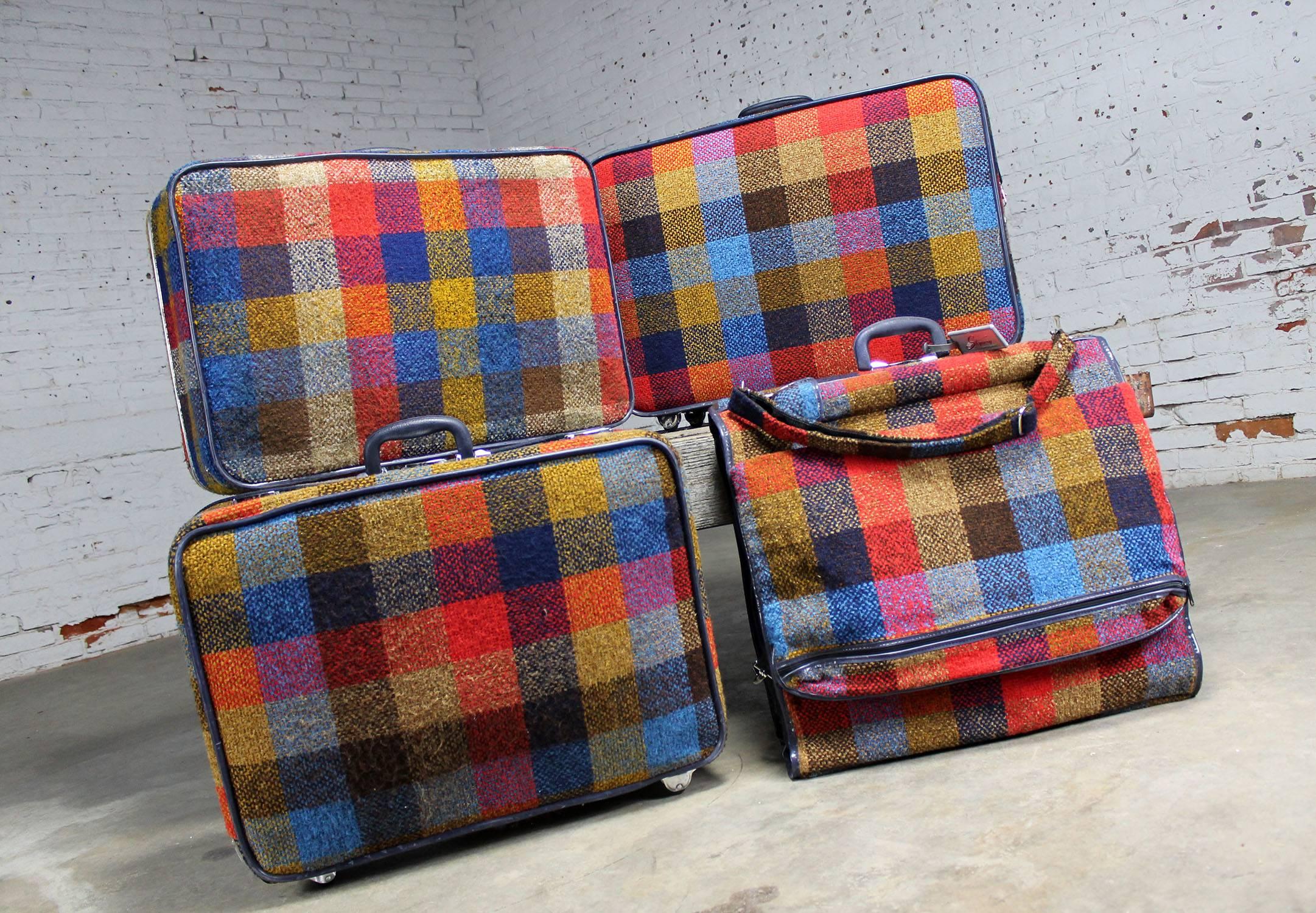 Four-Piece Mod Plaid, 1970s Luggage Set by Skyway In Good Condition In Topeka, KS