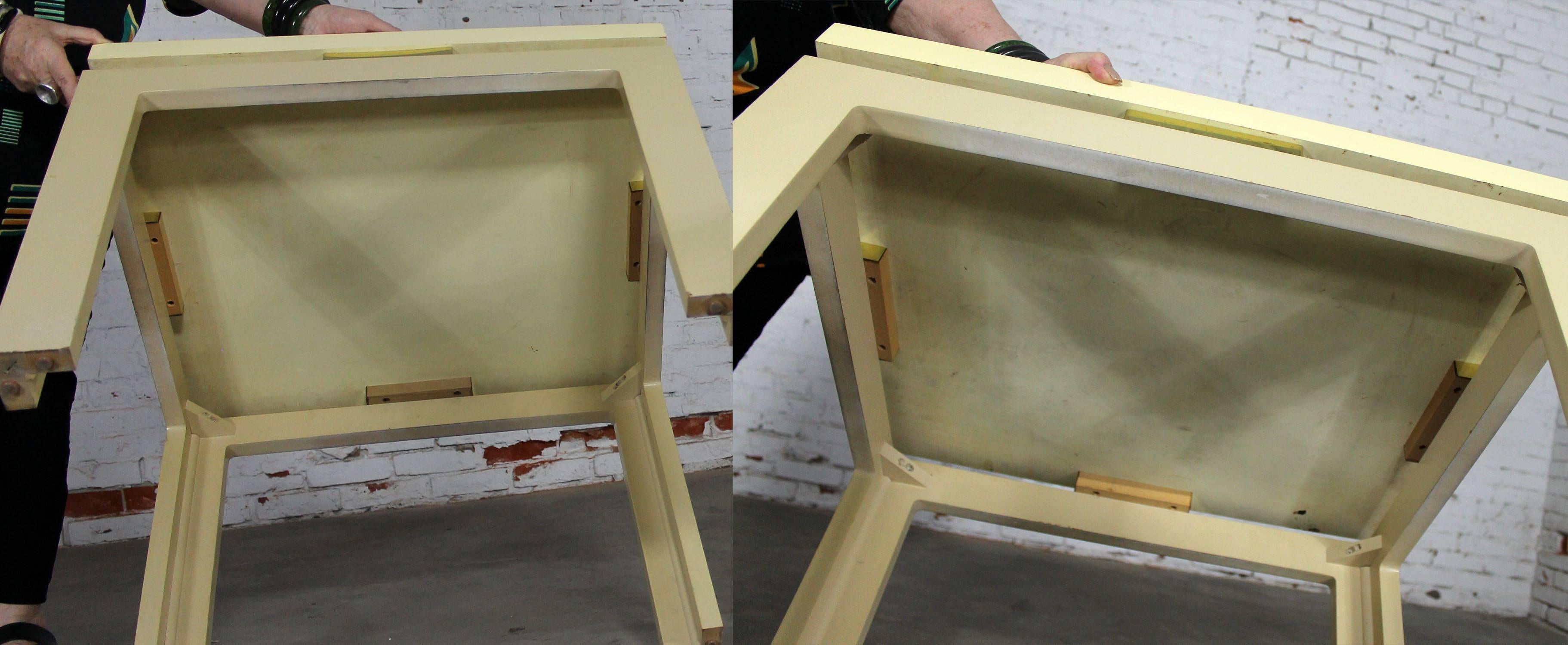 Pair of Modern, circa 1970s Off-White Lacquered Parsons Side Tables 2