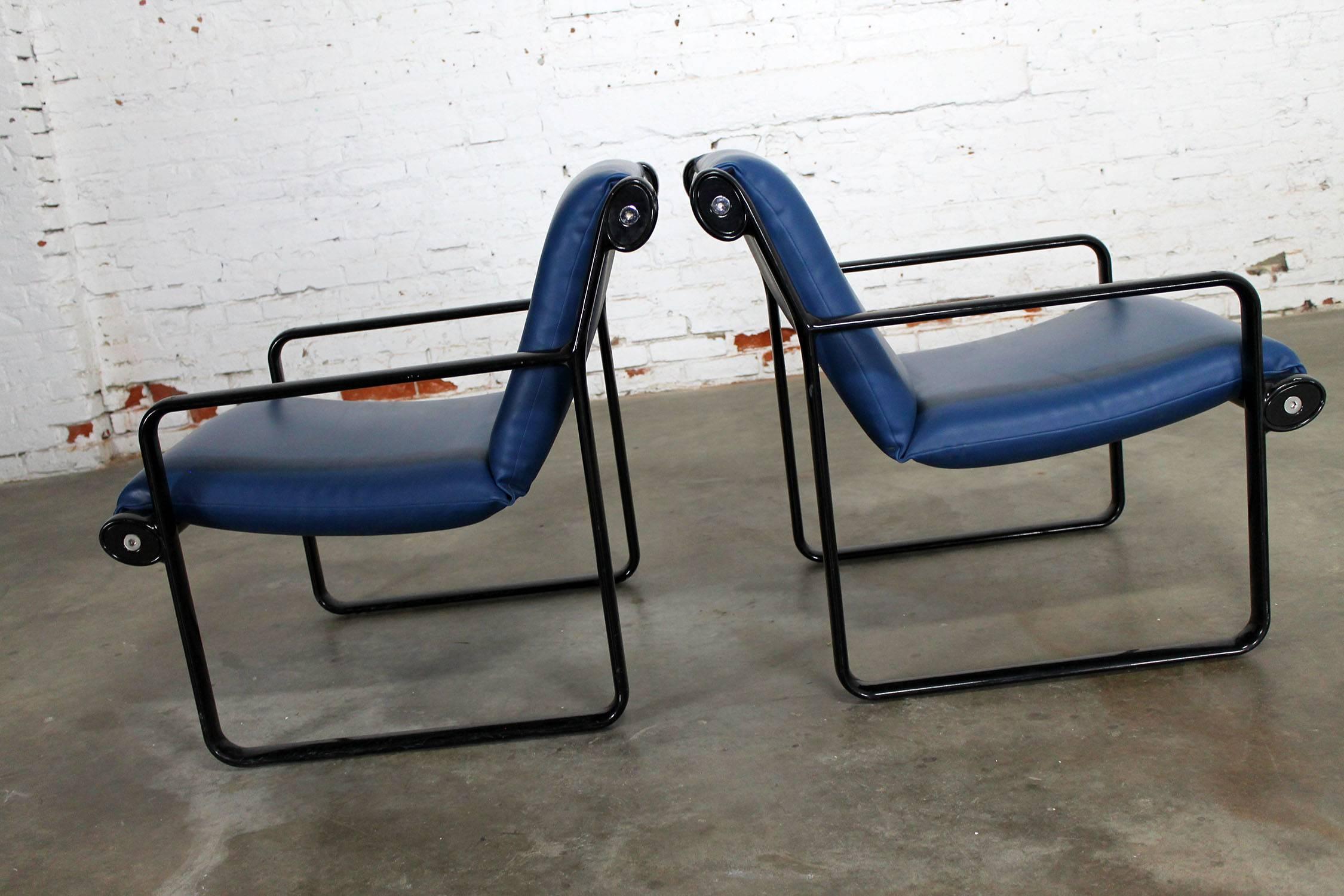 Moderne Paire de fauteuils à bretelles Hannah Morrison pour Knoll en noir et bleu en vente