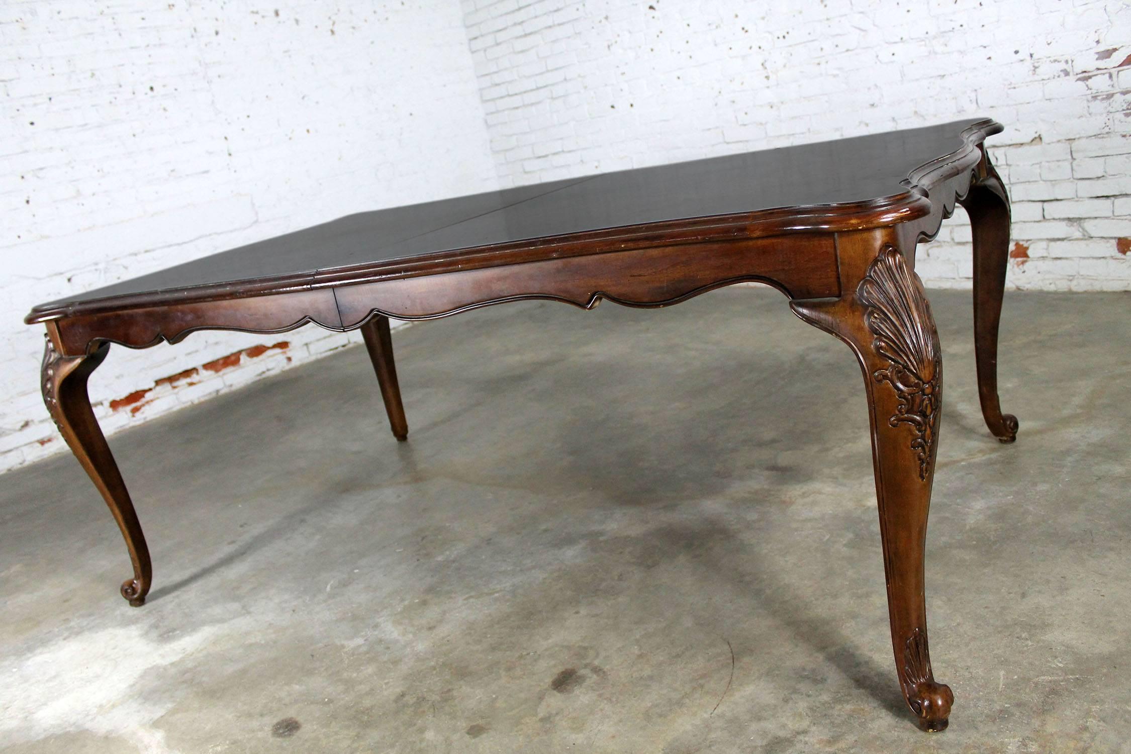 Gorgeous vintage Louis XV style French Country dining table in walnut with scalloped apron and two leaves attributed to Bernhardt’s Avignon Collection circa 1999. In wonderful vintage condition.

Large Louis XV style dining table with beautiful