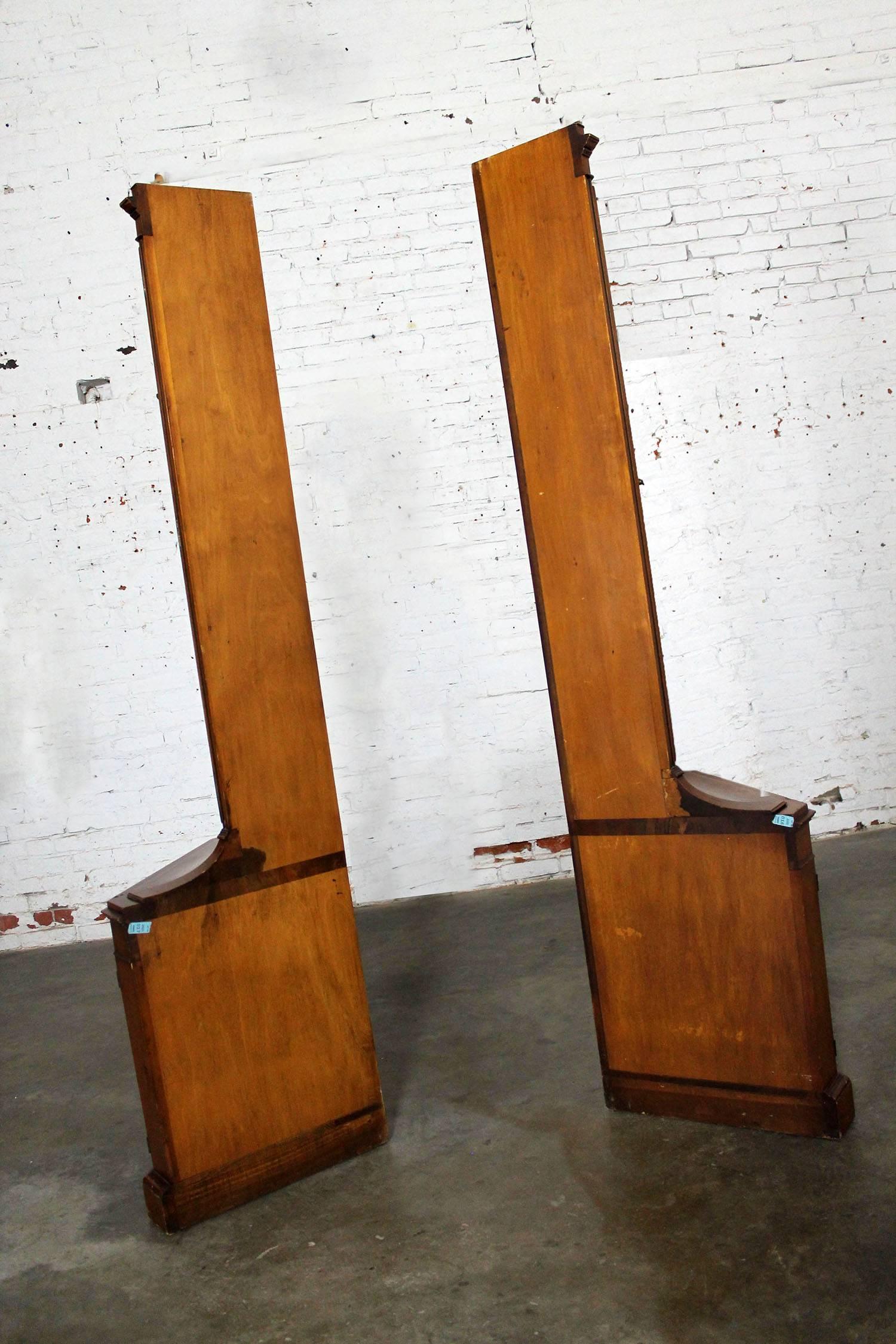 Extraordinary pair of distressed knotty pine corner display cabinets made by Weiman Heirloom quality tables. These beautiful cabinets are in wonderful vintage condition, circa 1950s.

These Georgian style corner cabinets, that may once have been