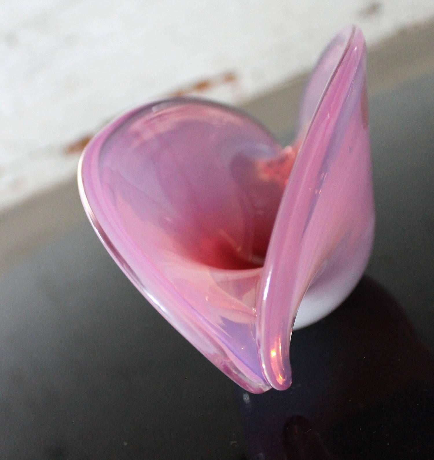 Décora Import Opalescent Pink Clamshell Murano Glass Bowl Mid-Century Modern In Good Condition In Topeka, KS
