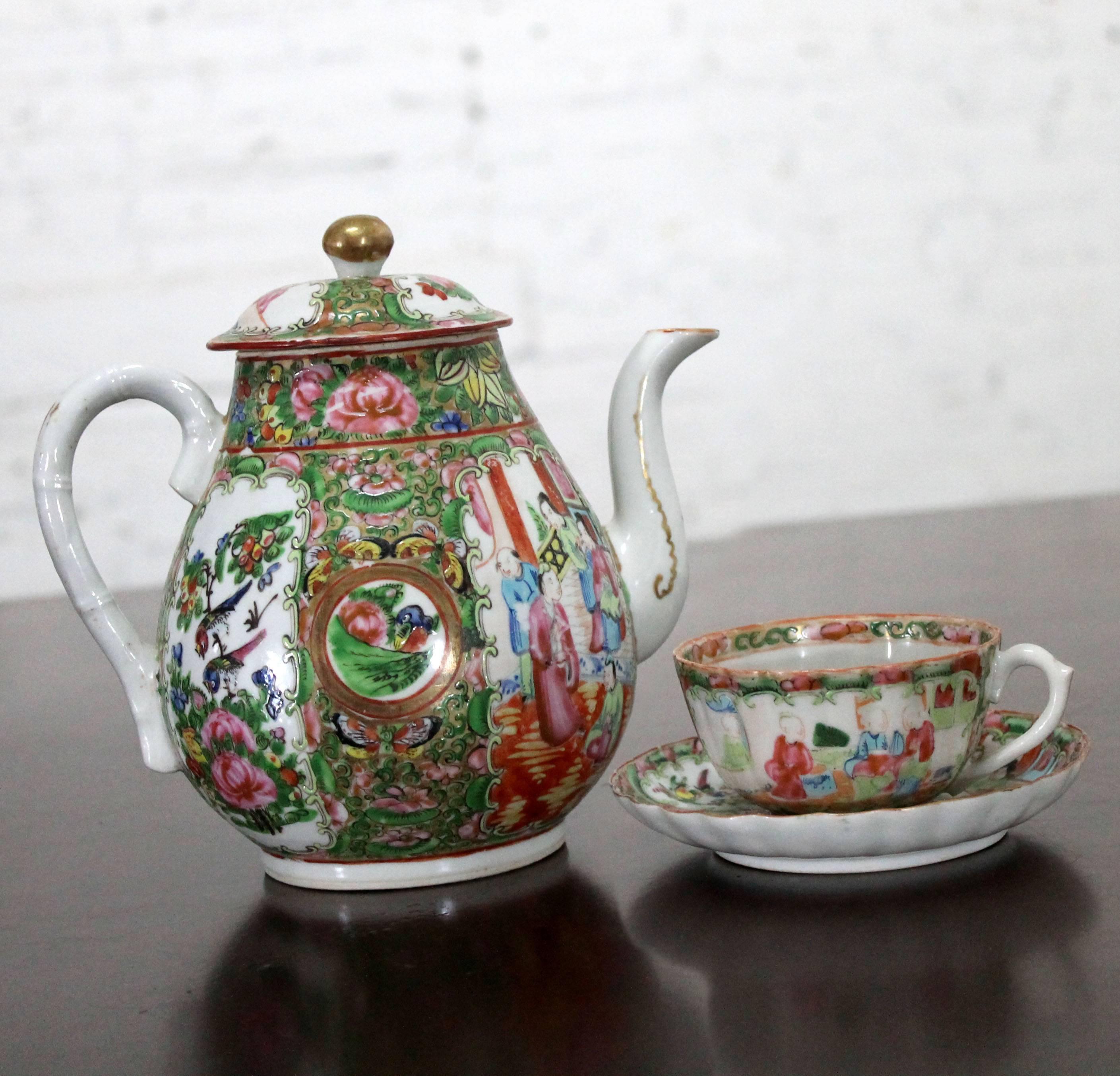 Wonderful and delicate antique Chinese rose Medallion teapot with lid and matching single teacup and saucer in the traditional medallion design of village scenes, floral and birds. Qing dynasty circa 1850-1890 and in wonderful antique condition. The