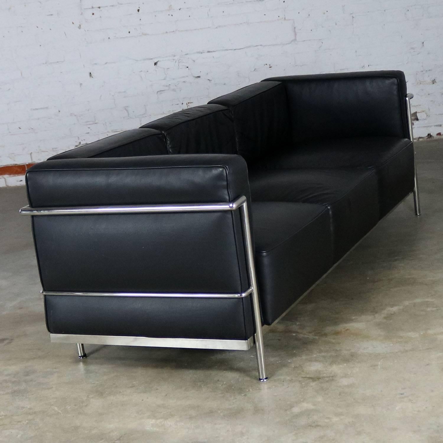 Contemporary Le Corbusier LC3 Grand Comfort Style Black Leather Three-Seat Sofa