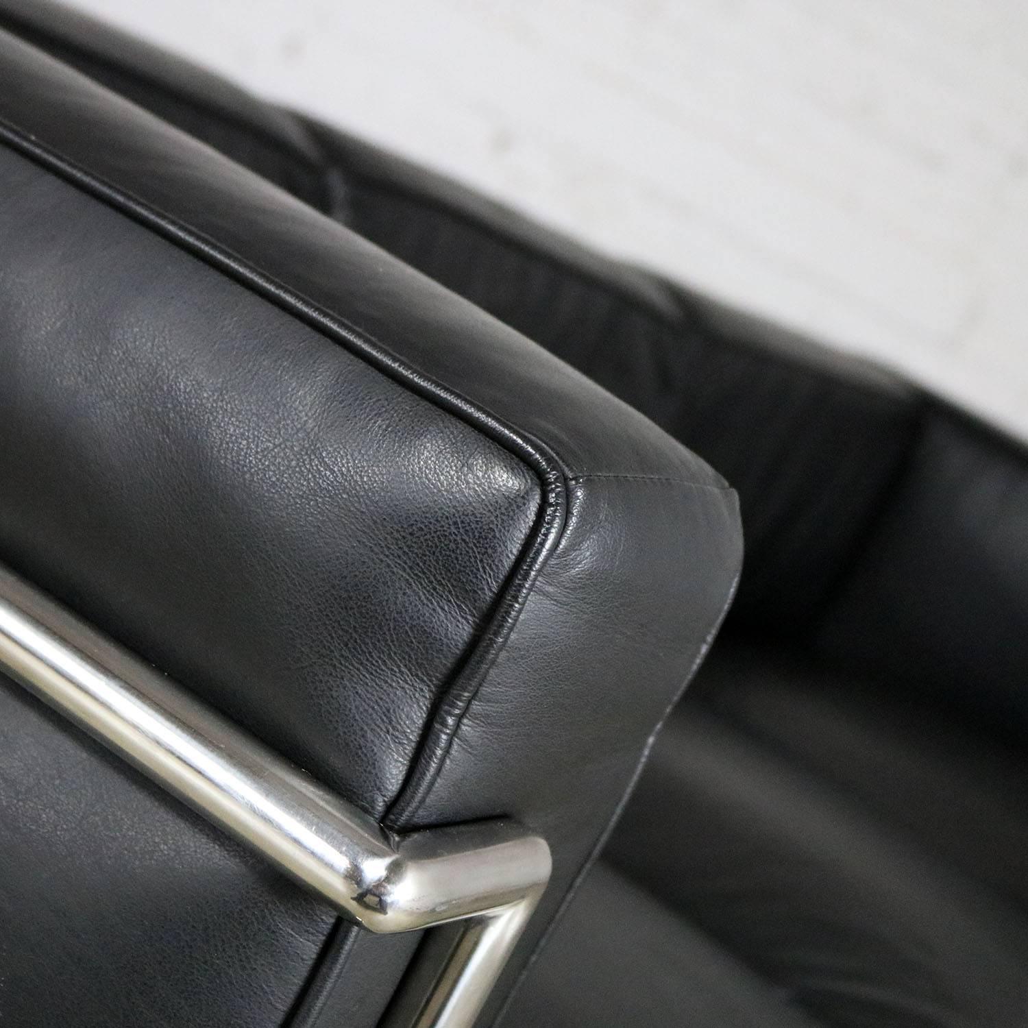 Le Corbusier LC3 Grand Comfort Style Black Leather Three-Seat Sofa 3