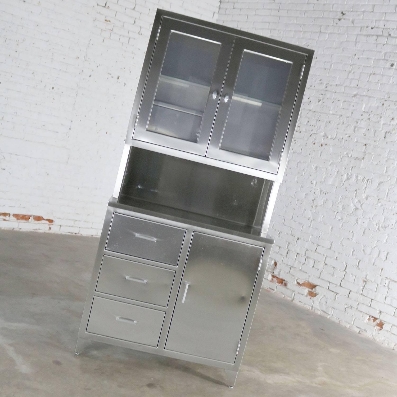 Incredible Industrial medical cupboard in stainless steel and glass. In great vintage condition.

Wow! What an awesome find for your Industrial loft kitchen or your backyard gazebo kitchen. Made in the style of an old kitchen cupboard with a solid