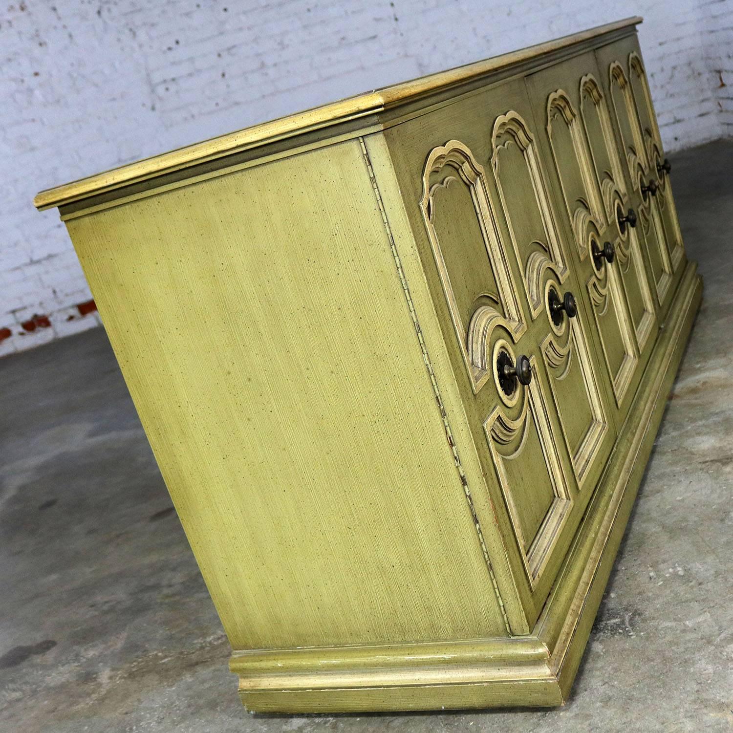 Hollywood Regency Credenza Green and Ivory by Henredon Style of Dorothy Draper In Good Condition In Topeka, KS
