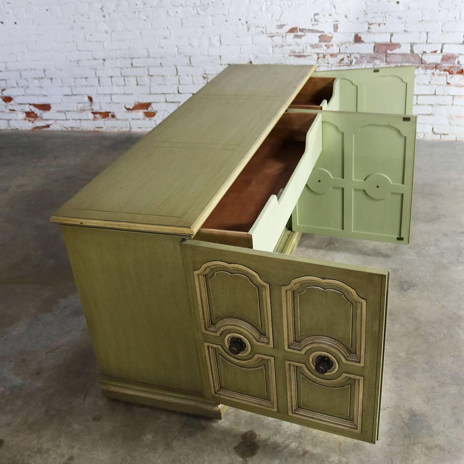 Mid-20th Century Hollywood Regency Credenza Green and Ivory by Henredon Style of Dorothy Draper