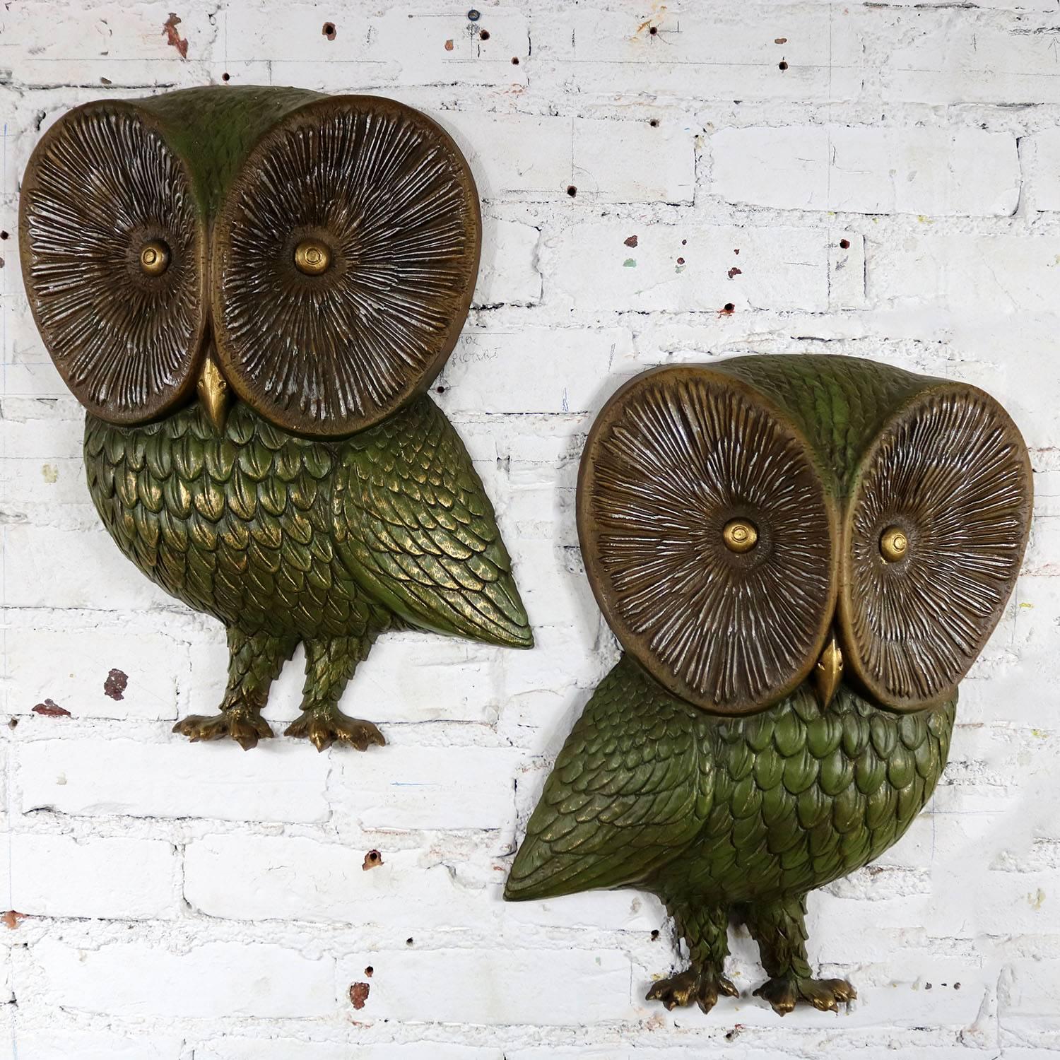 Handsome Mid-Century Modern owl wall sculptures or plaques by the Burwood Product Co. We believe this great pair to be circa 1967. They are in excellent condition.

This pair of owls are a…….Hoot! I couldn’t resist. These over-scaled fellows make