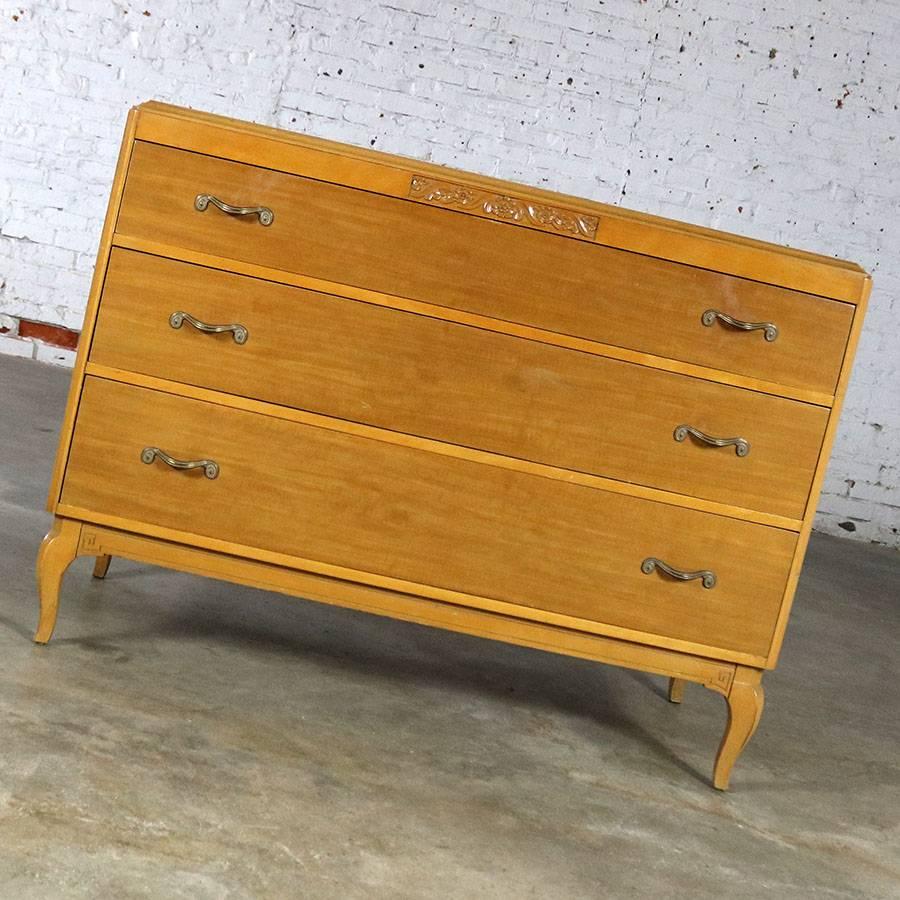 Beautiful Art Deco style low dresser or chest of drawers made by the Rway Northern Furniture Company of Sheboygan, Wisconsin. This piece is in wonderful original vintage condition. It does have imperfections that come with age but nothing major,