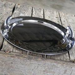 Michael Graves Rundes Tablett aus Edelstahl mit schwarzen Griffen für Alessi