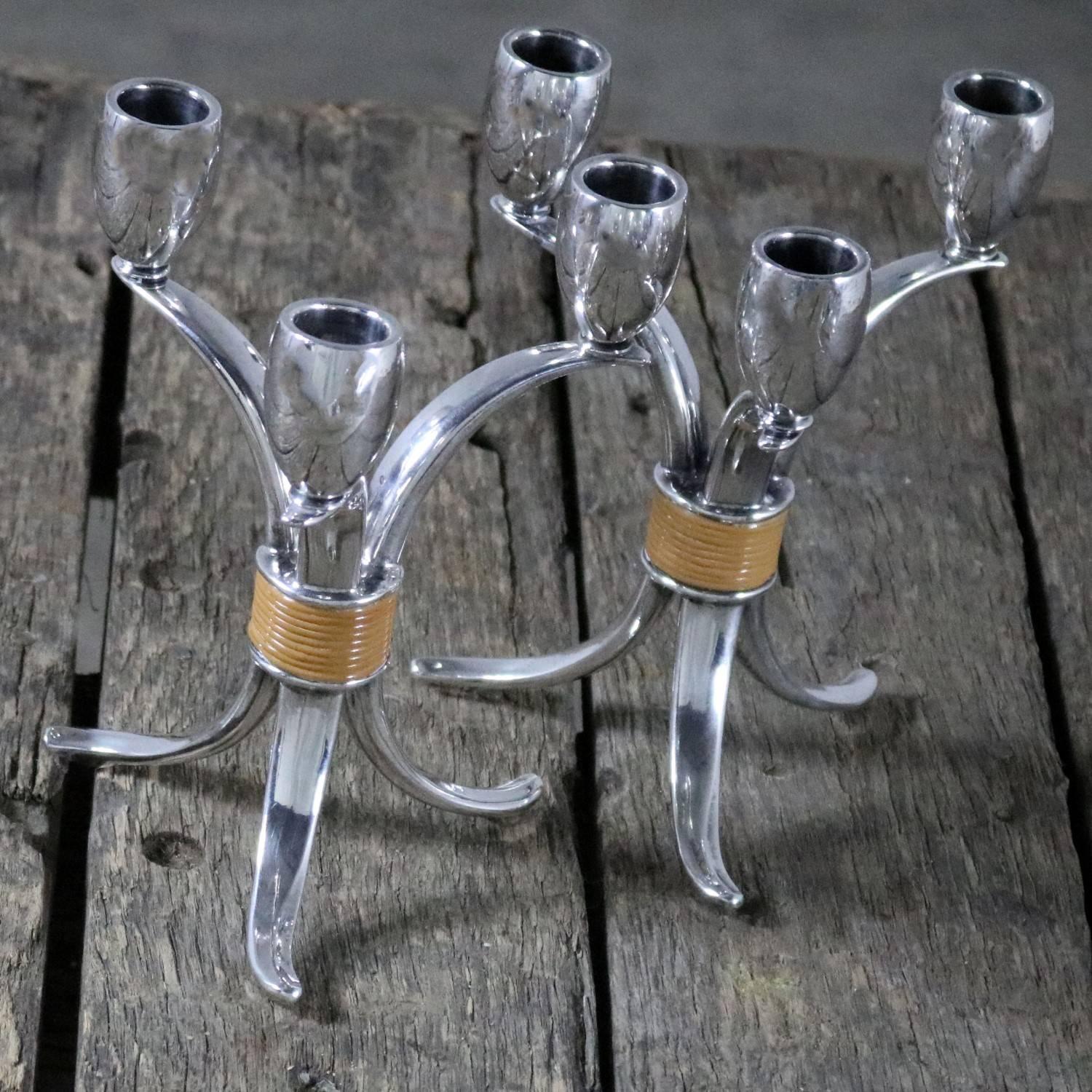 Placcato argento Set di sei candelabri e vassoi da portata Flair di 1847 Rogers, metà del secolo scorso in vendita